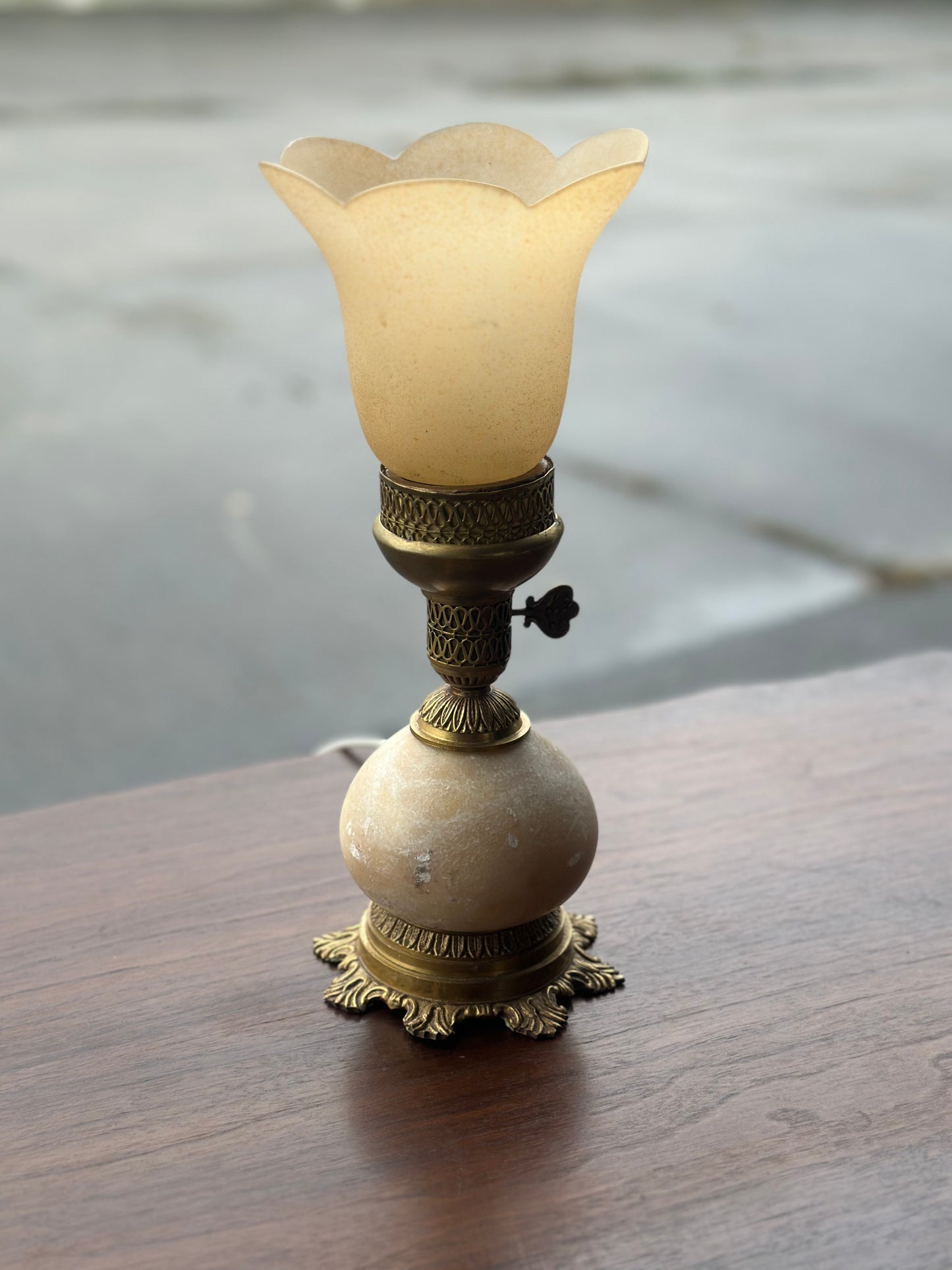 Mini lampa stołowa wykonana z marmuru i mosiądzu – styl Empire/Art Deco