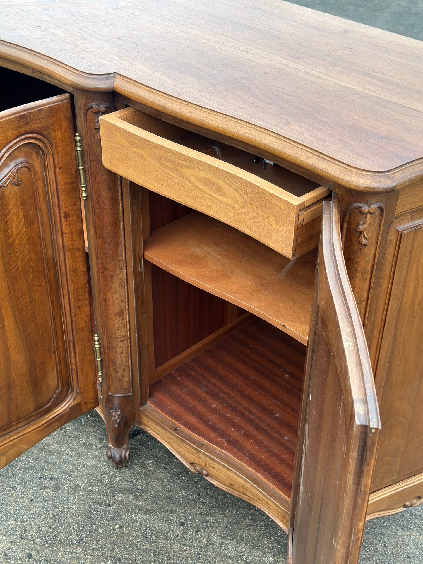 Orzechowy bufet w stylu ludwikowskim | Francja, XX w.