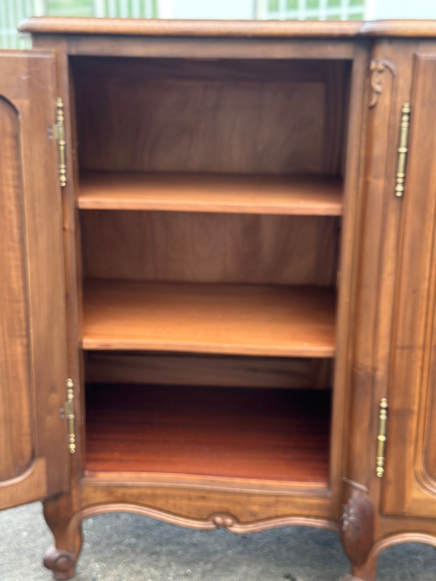 Orzechowy bufet w stylu ludwikowskim | Francja, XX w.