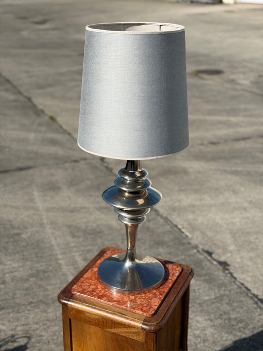 Lampa Stołowa Chrome | Rzeźbiony Trzon w Stylu Vintage | Szary Abażur