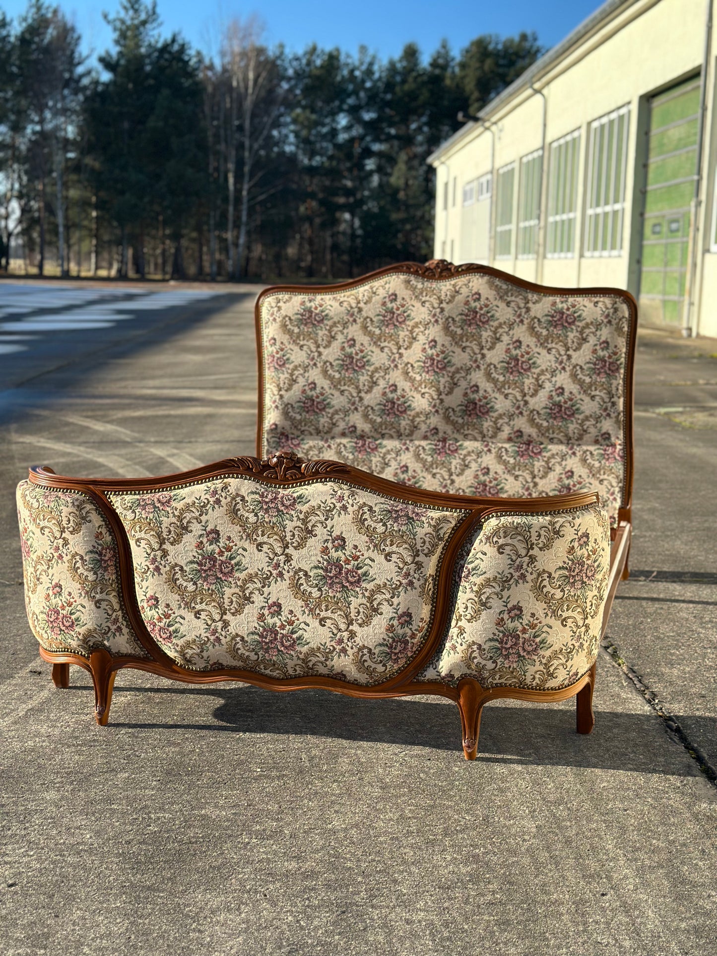 Łóżko tapicerowane w stylu ludwikowskim | Francja, XX w.