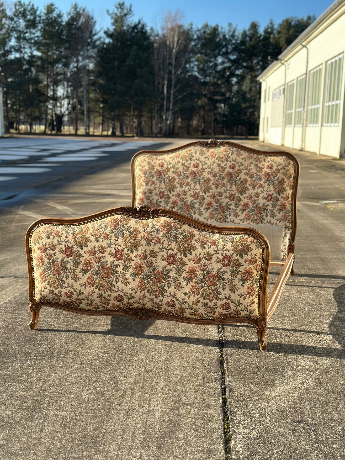 Łóżko tapicerowane w stylu ludwikowskim | Francja, XX w.