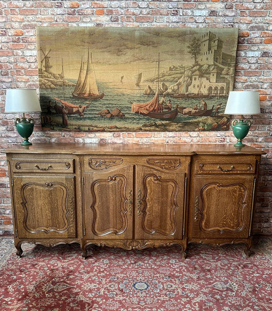 Bufet w stylu ludwikowskim