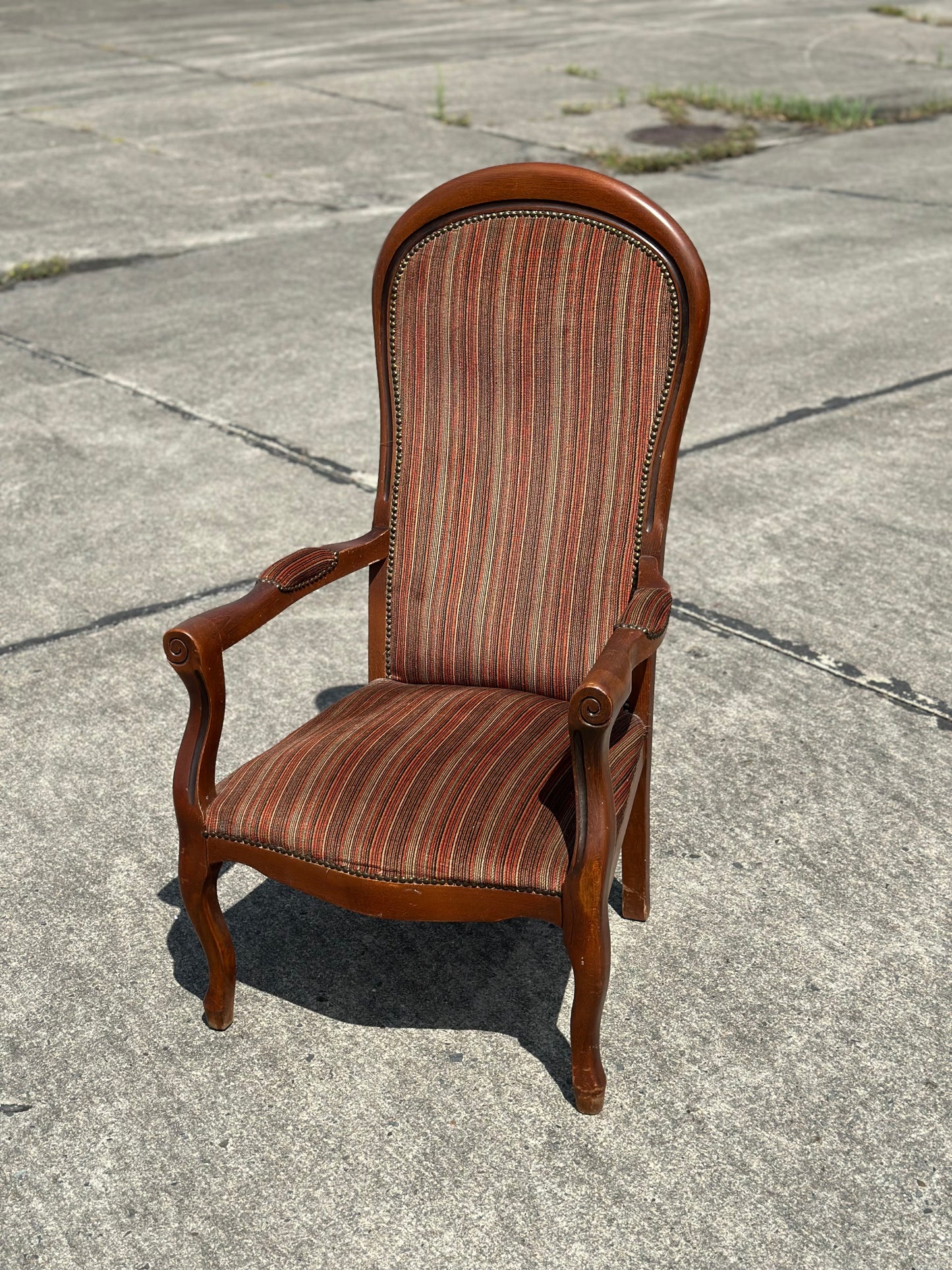 Fotel w stylu ludwikowskim