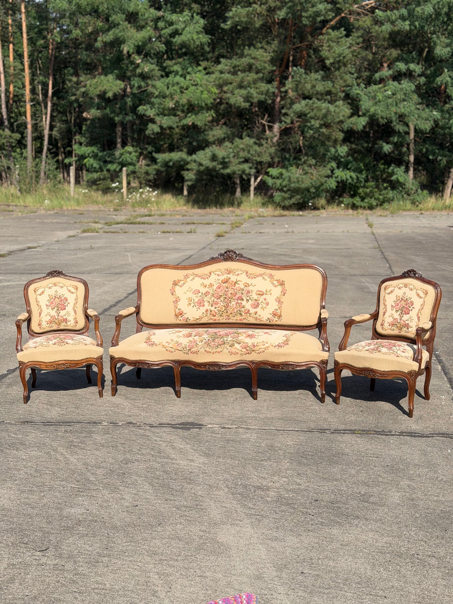 Francuski Komplet Salonowy Ludwik XV – Sofa i 2 Fotele, Tapicerka Kwiatowa