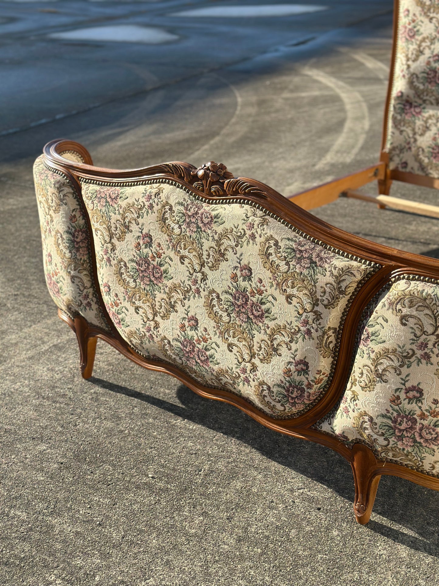 Łóżko tapicerowane w stylu ludwikowskim | Francja, XX w.