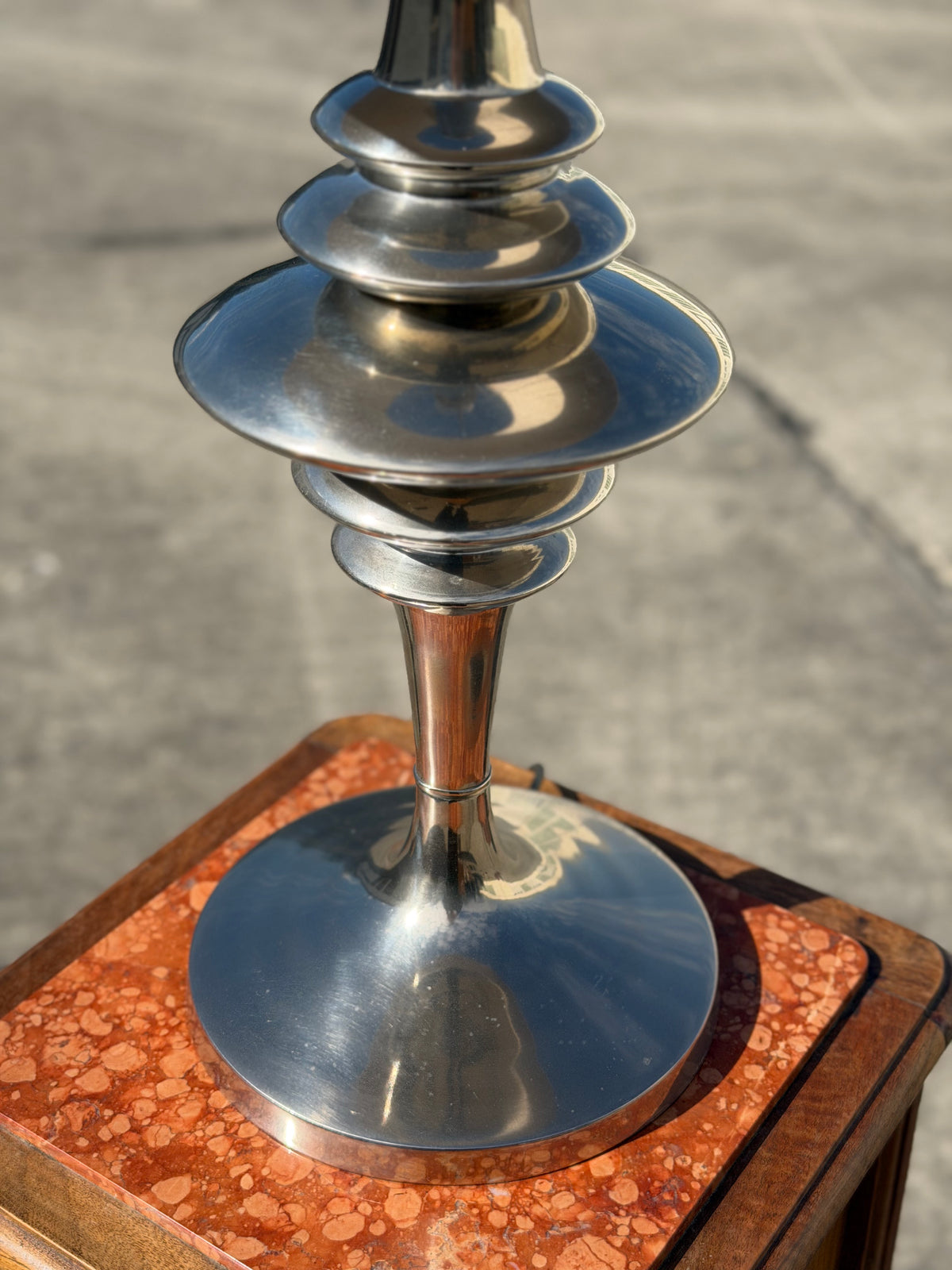 Lampa Stołowa Chrome | Rzeźbiony Trzon w Stylu Vintage | Szary Abażur