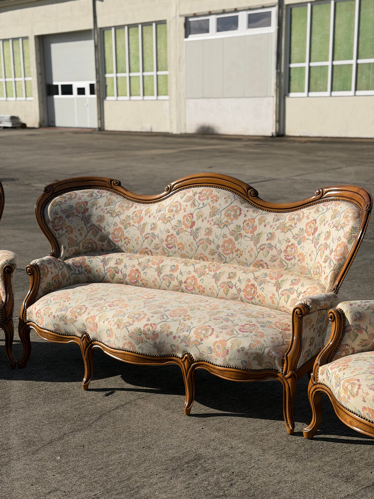 Francuski Komplet Salonowy Ludwik XV – Sofa i 2 Fotele, Tapicerka Kwiatowa