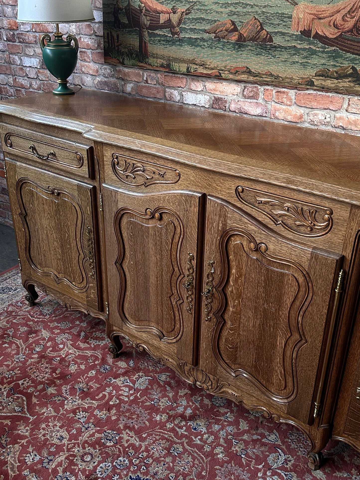 Bufet w stylu ludwikowskim