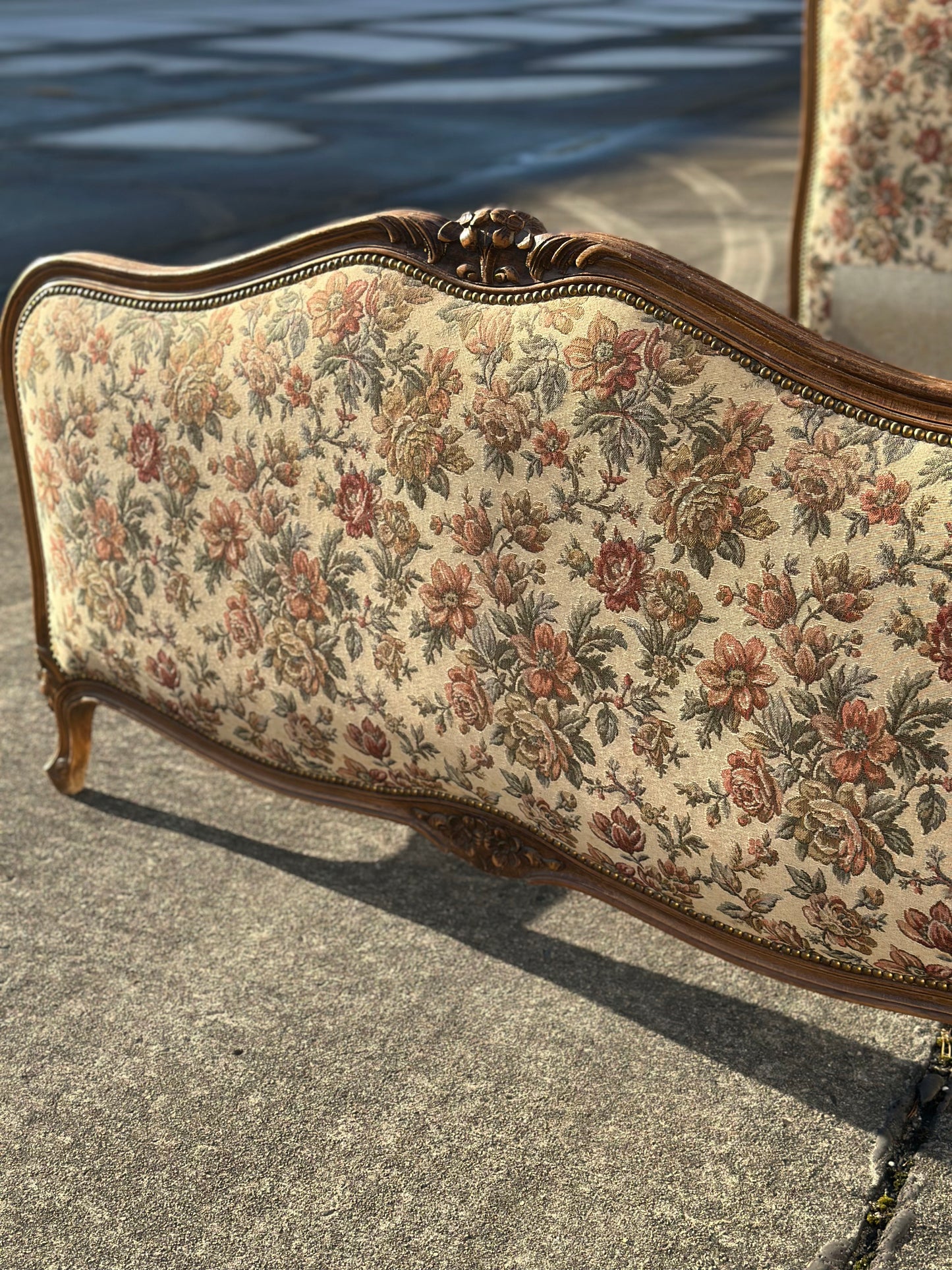 Łóżko tapicerowane w stylu ludwikowskim | Francja, XX w.