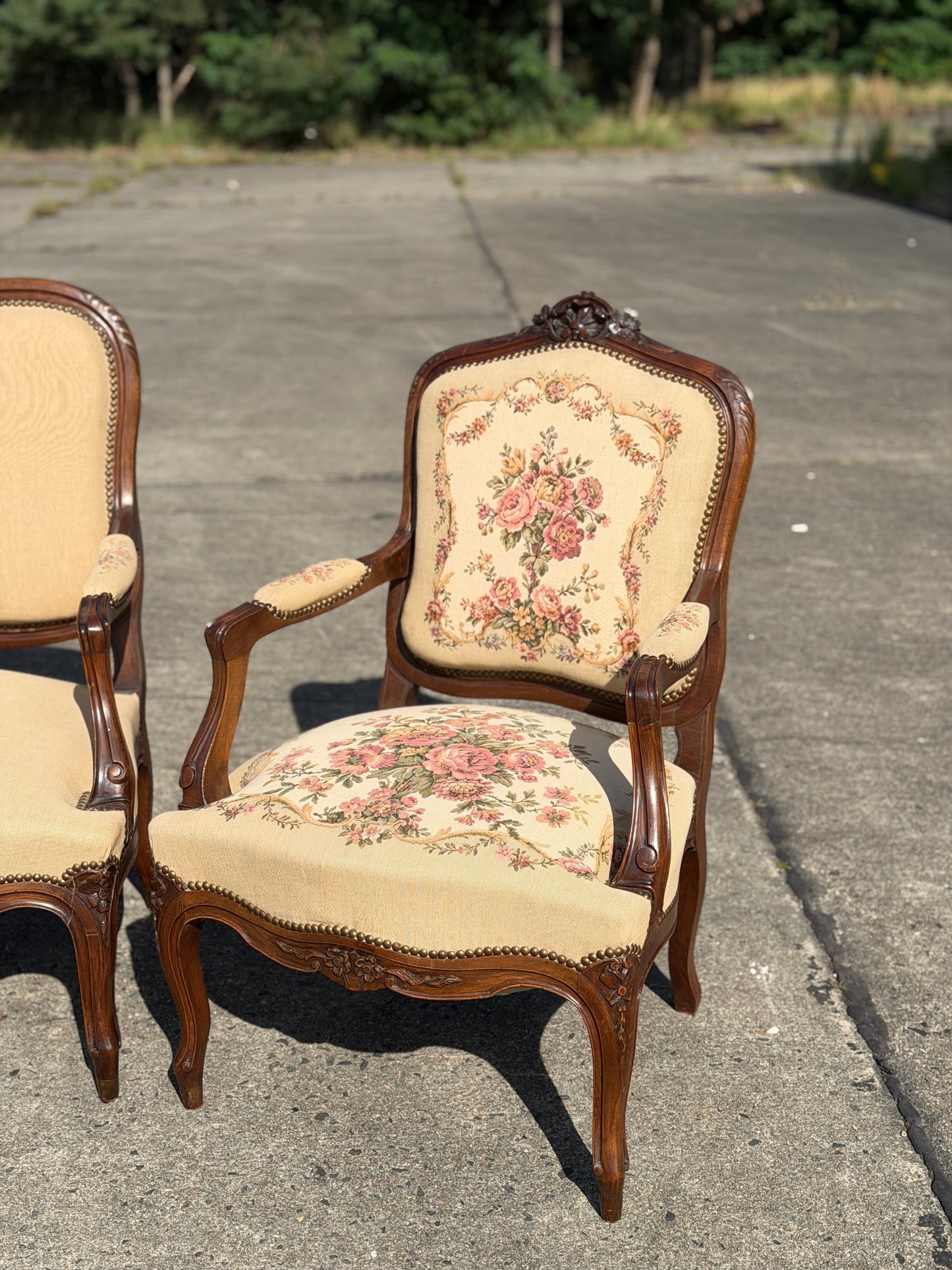Francuski Komplet Salonowy Ludwik XV – Sofa i 2 Fotele, Tapicerka Kwiatowa