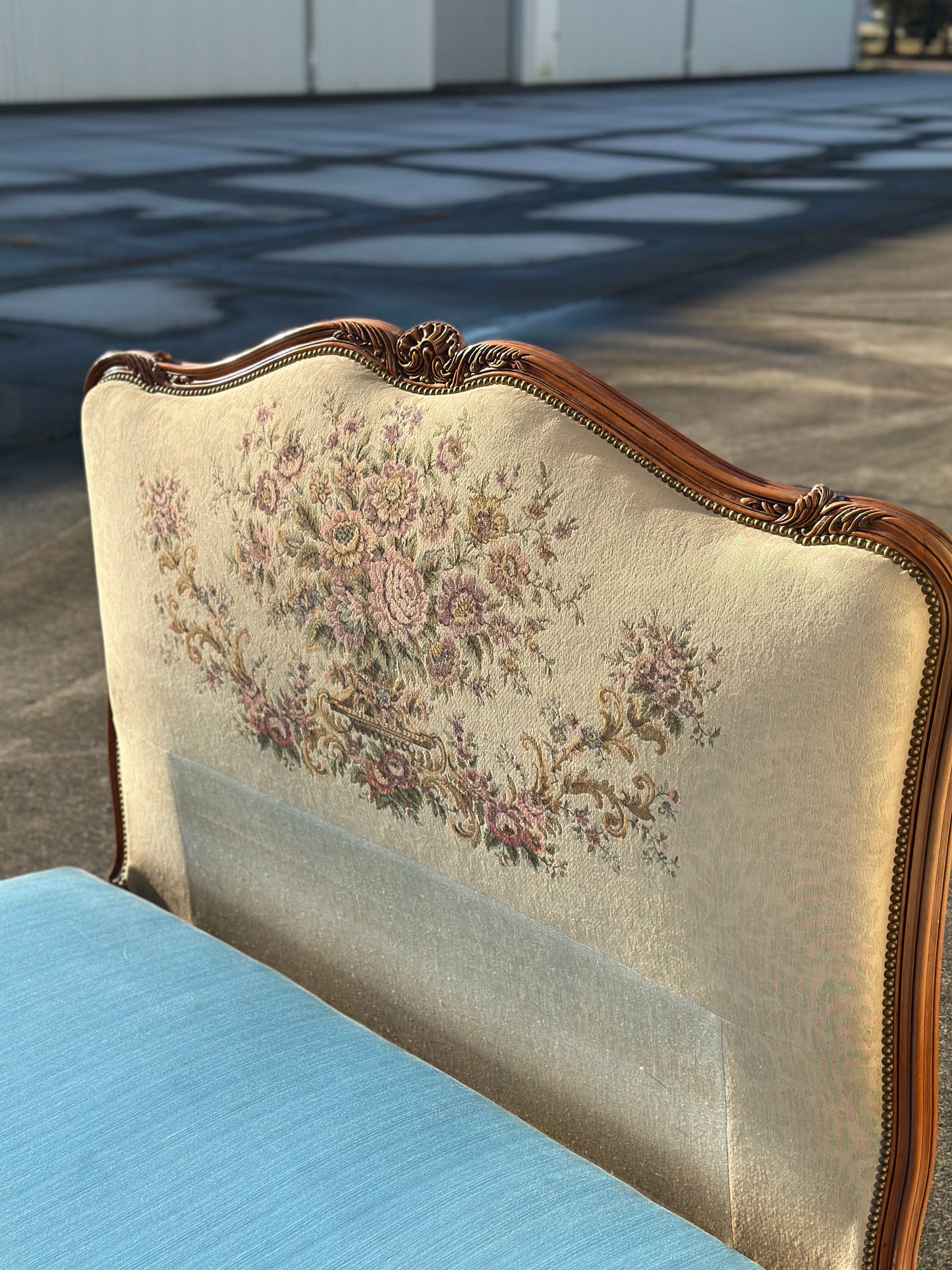 Łóżko tapicerowane w stylu ludwikowskim | Francja, XX w.