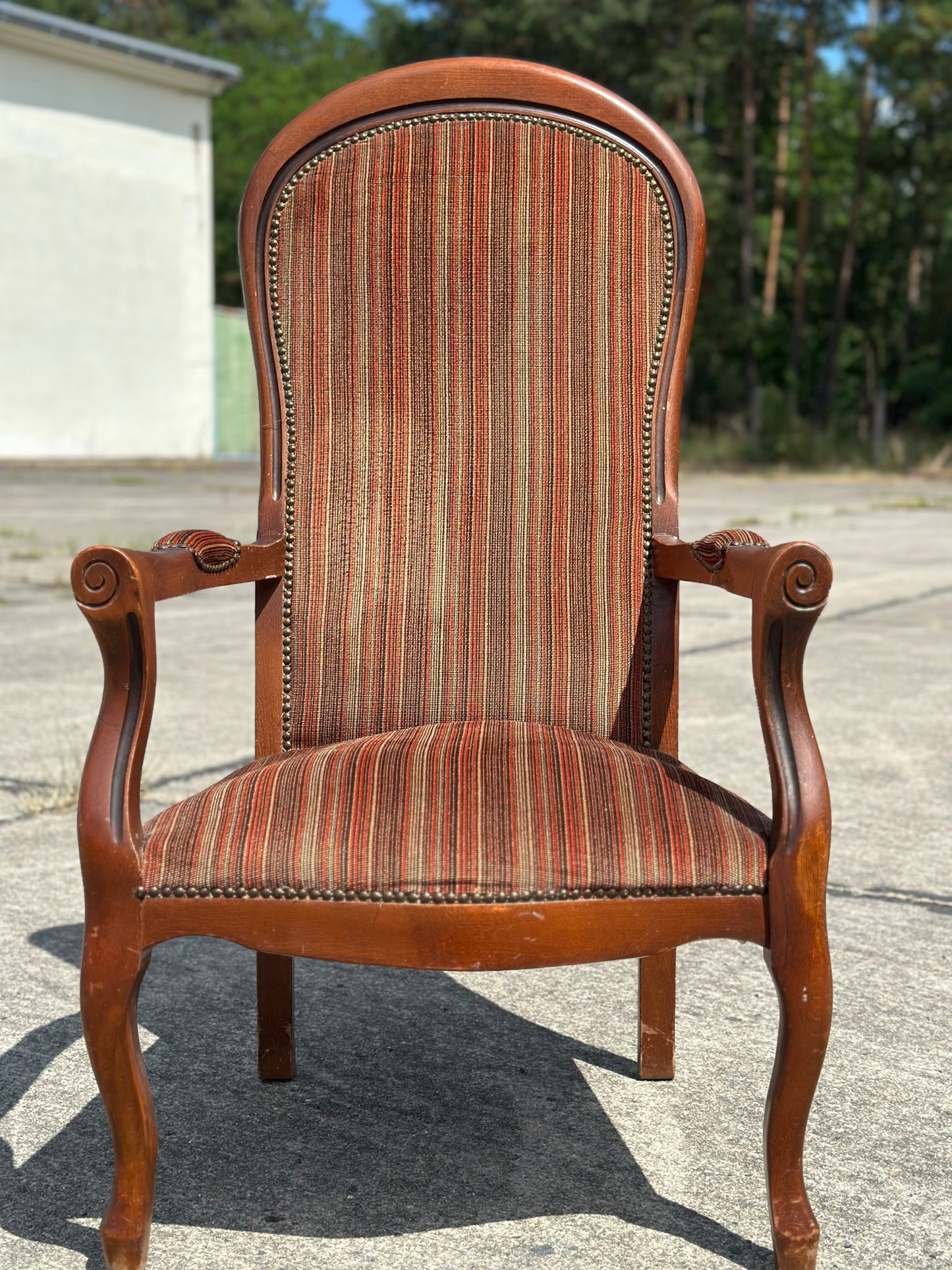 Fotel w stylu ludwikowskim