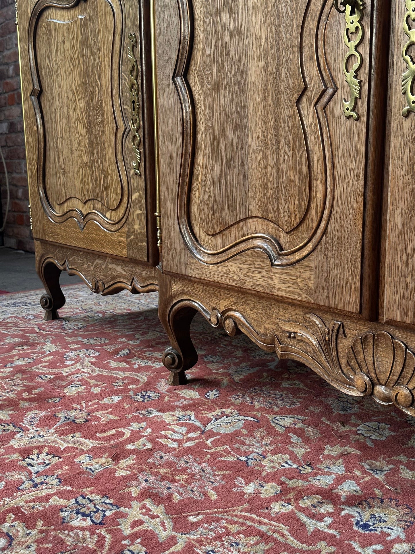 Bufet w stylu ludwikowskim