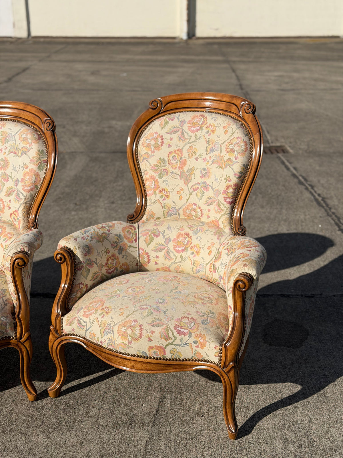 Francuski Komplet Salonowy Ludwik XV – Sofa i 2 Fotele, Tapicerka Kwiatowa