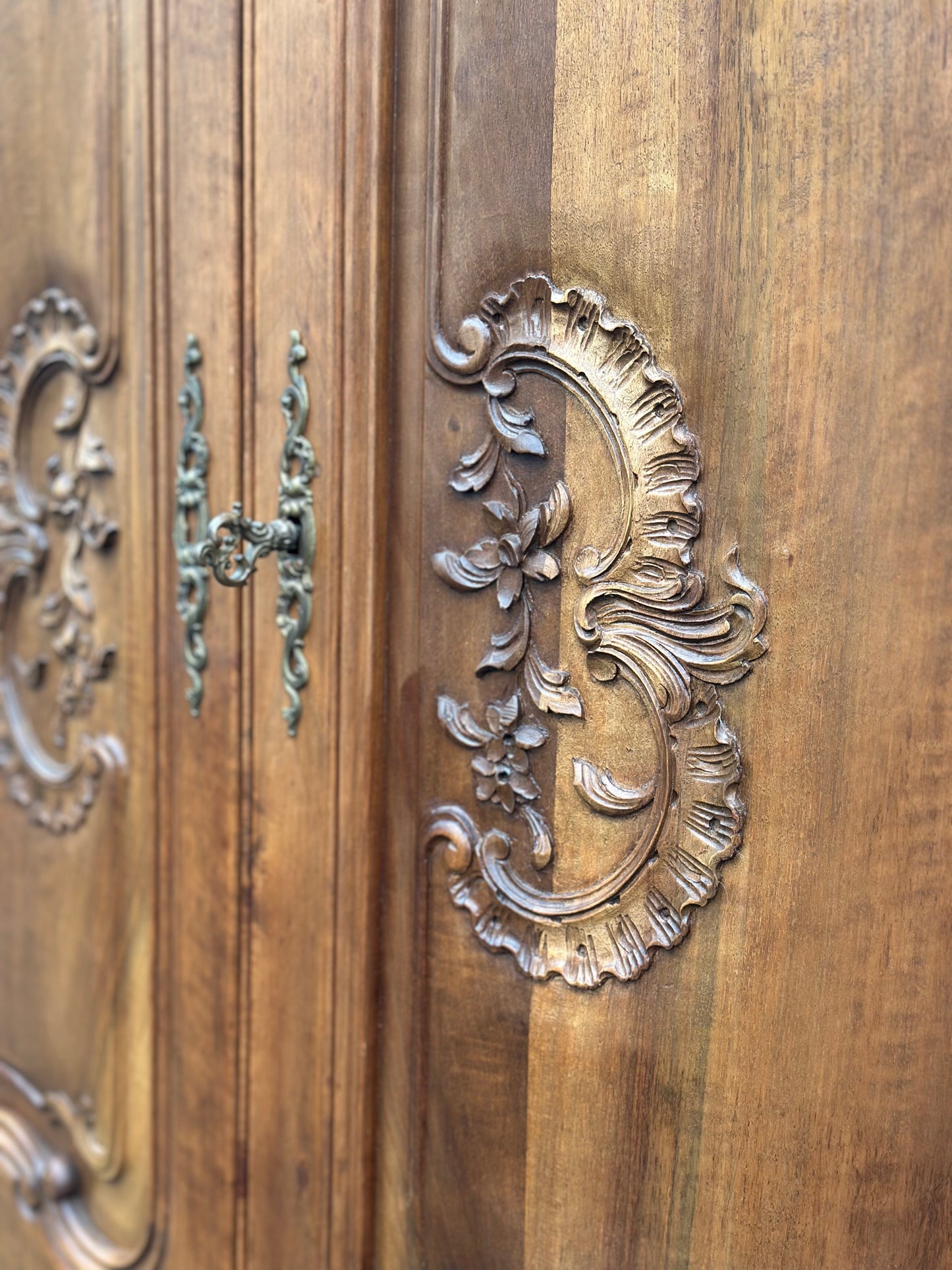 Orzechowy bufet w stylu ludwikowskim | Francja, XX w.