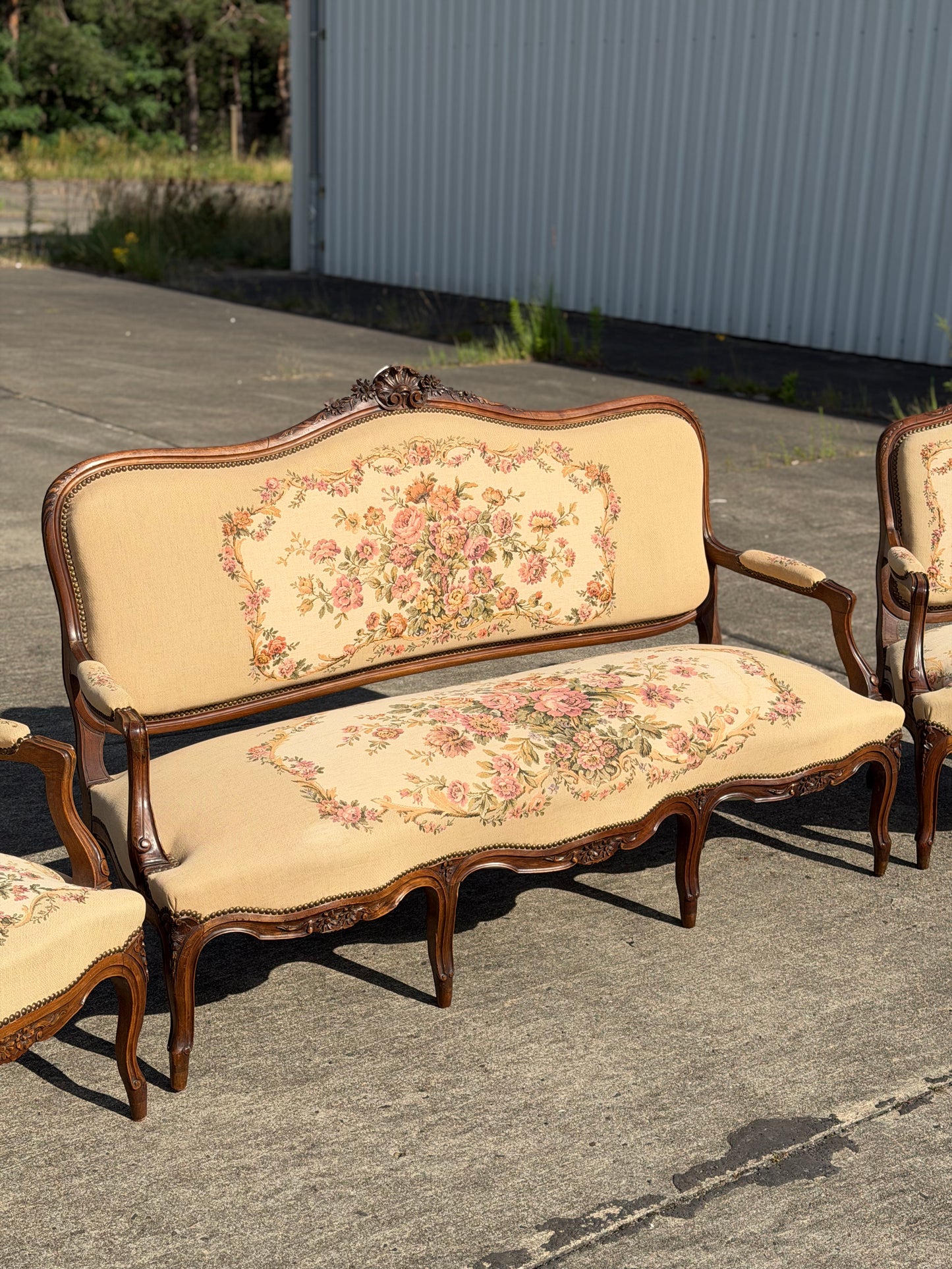 Francuski Komplet Salonowy Ludwik XV – Sofa i 2 Fotele, Tapicerka Kwiatowa