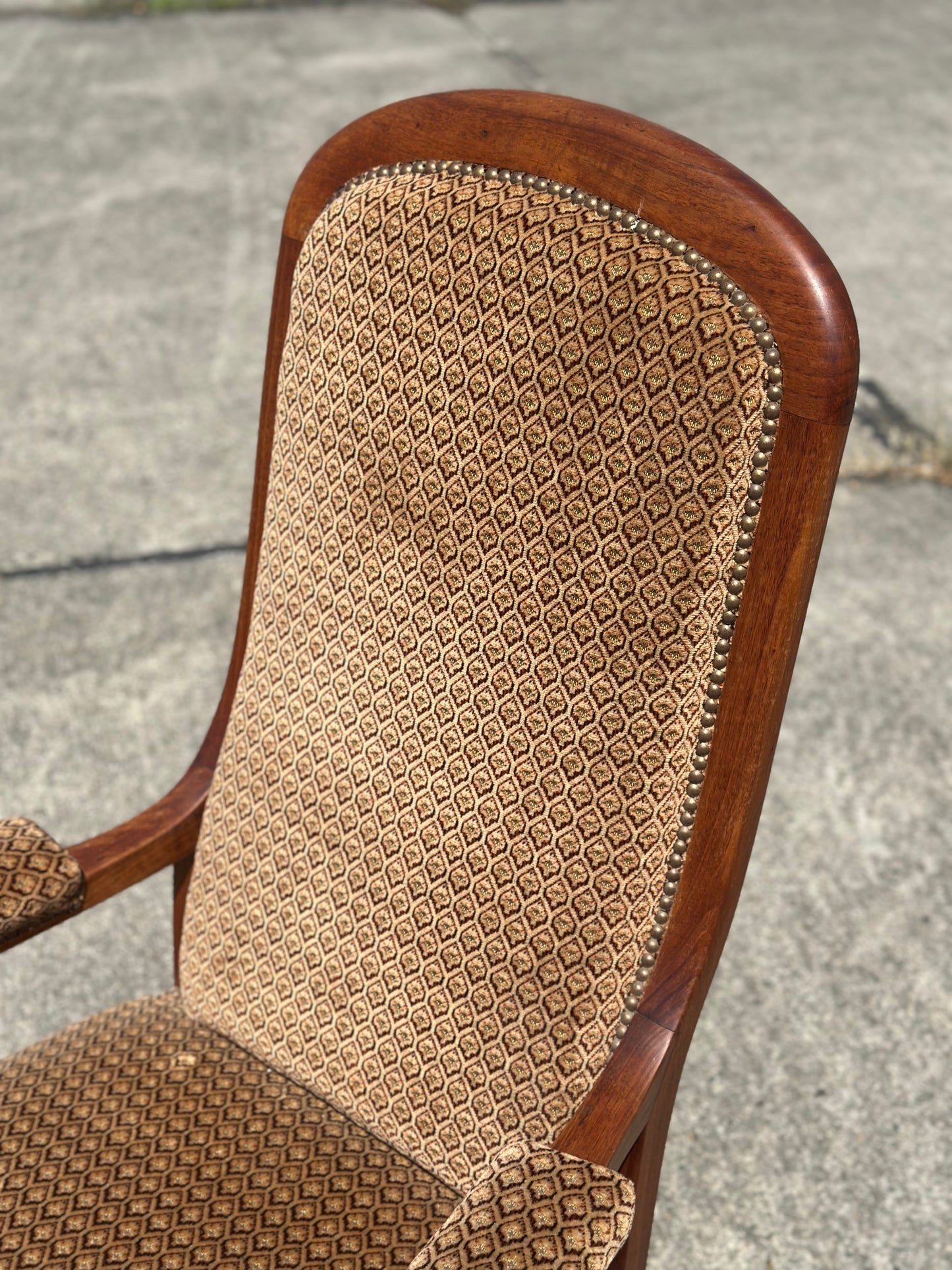 Fotel w stylu ludwikowskim z drewna orzechowego | Francja, XX w.