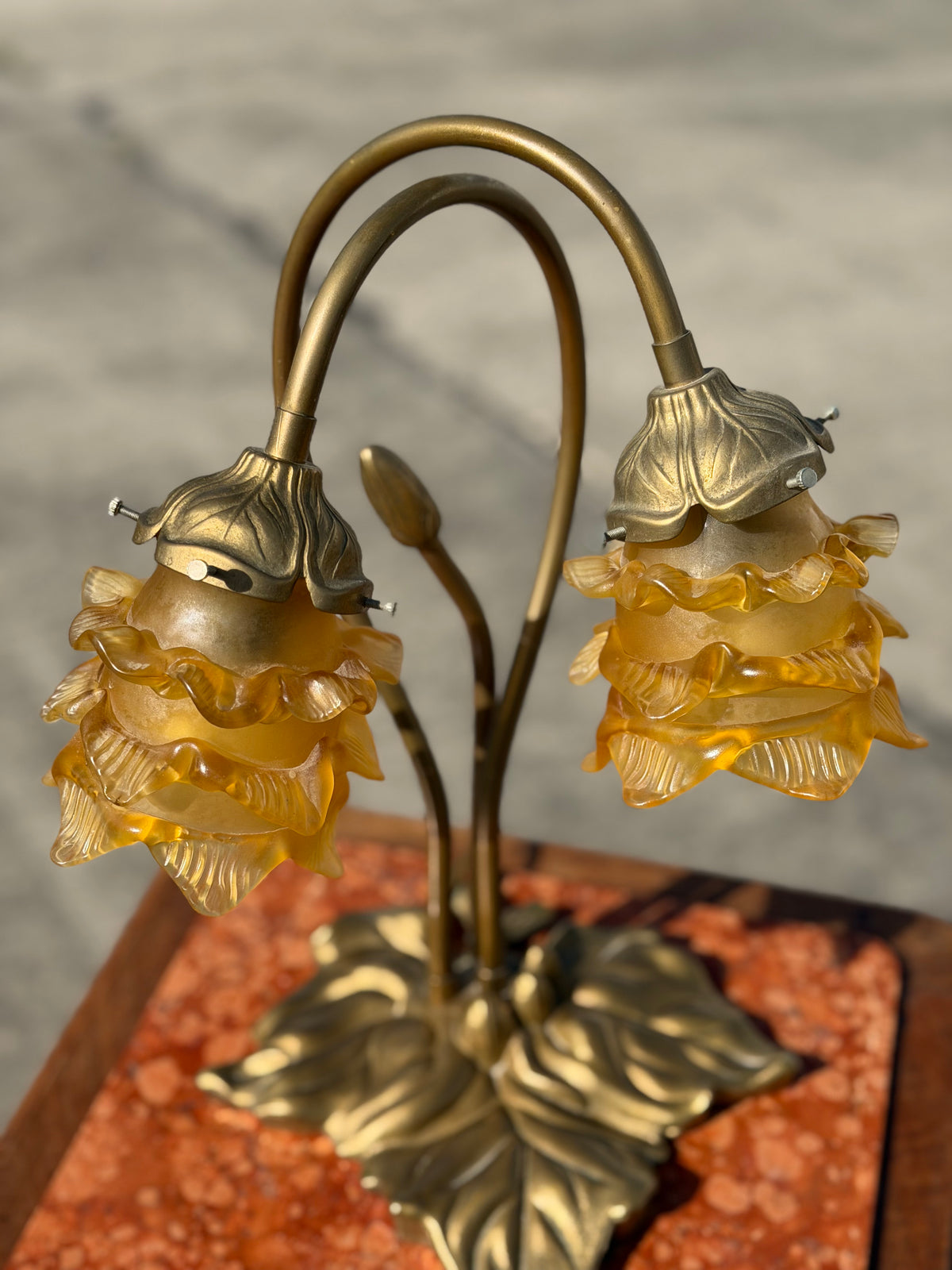 Lampa Stołowa w Stylu Art Nouveau | Podwójny Kwiat Lilii | Podstawa w Kształcie Liścia