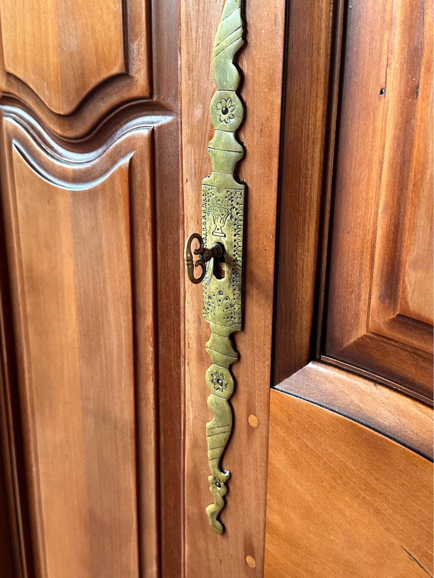 Szafa dwudrzwiowa w stylu ludwikowskim