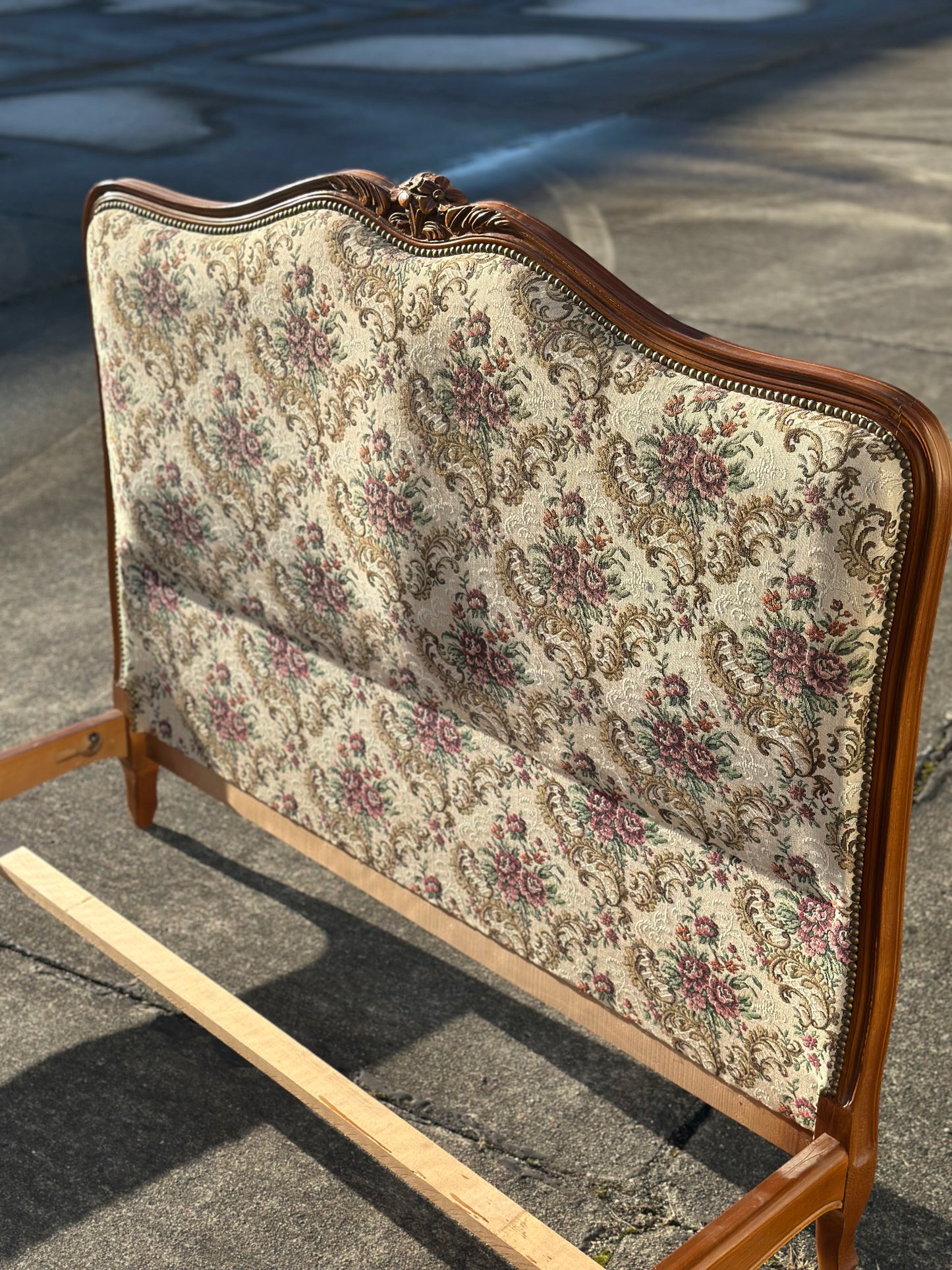 Łóżko tapicerowane w stylu ludwikowskim | Francja, XX w.