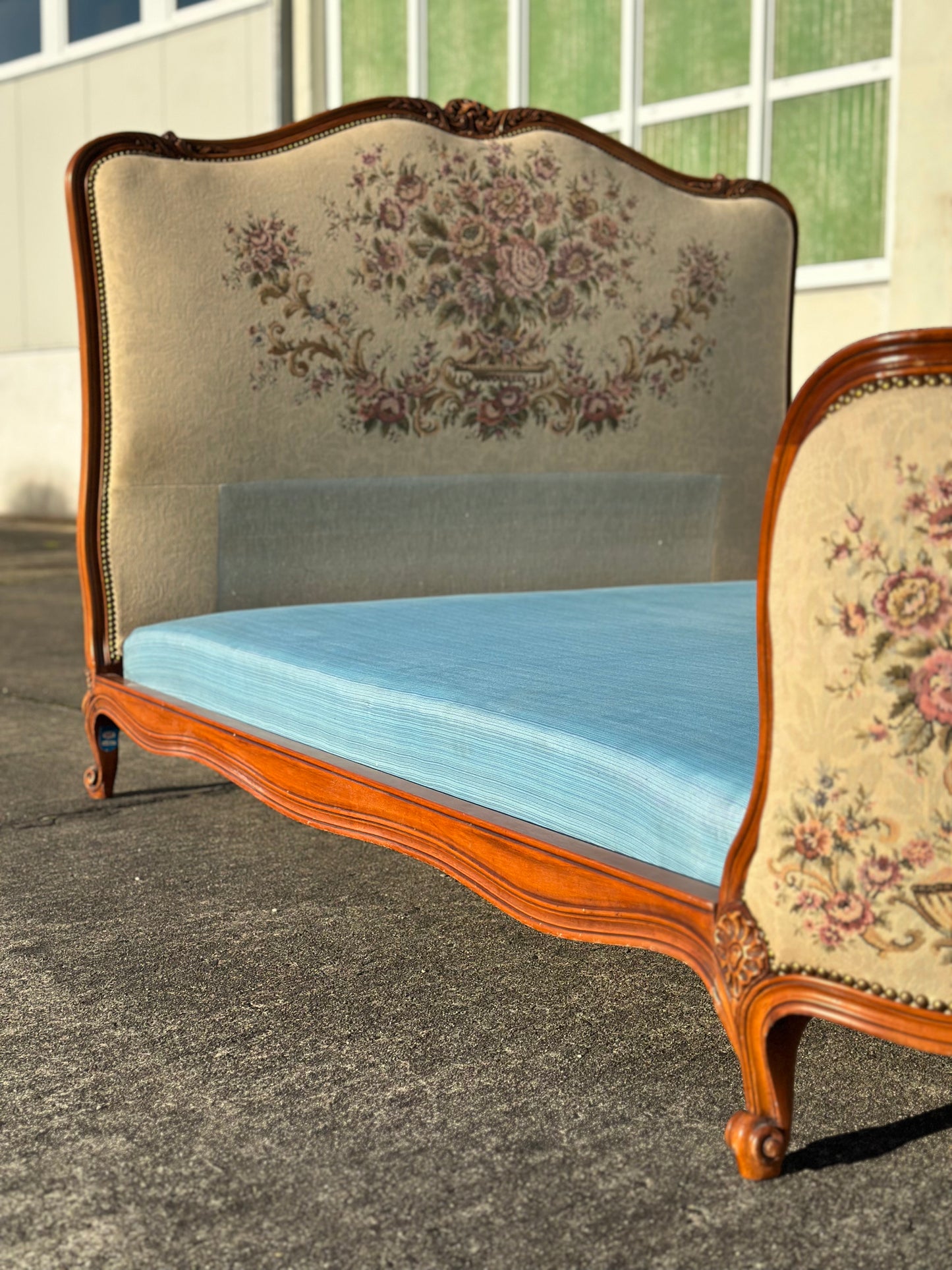 Łóżko tapicerowane w stylu ludwikowskim | Francja, XX w.