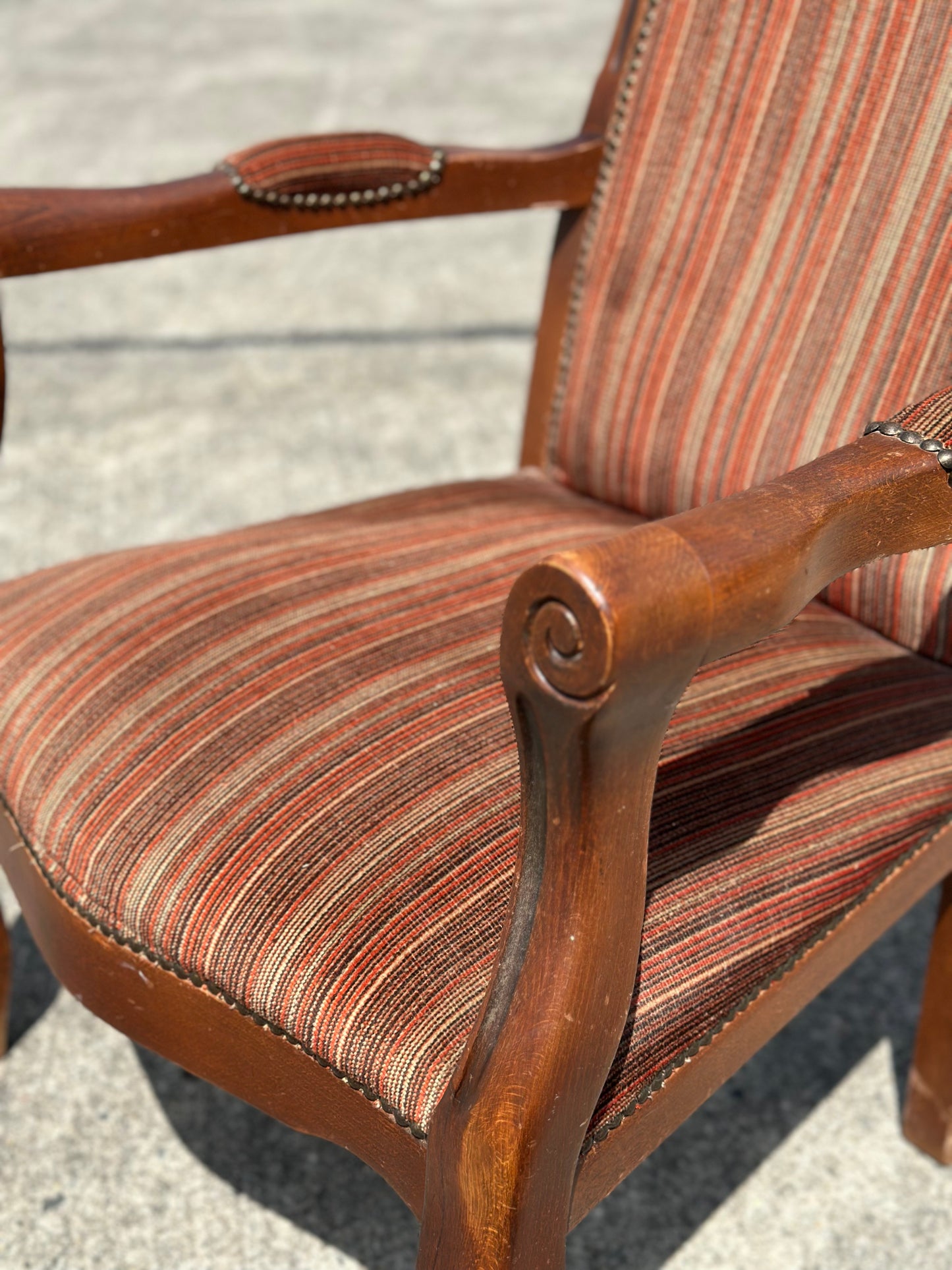 Fotel w stylu ludwikowskim