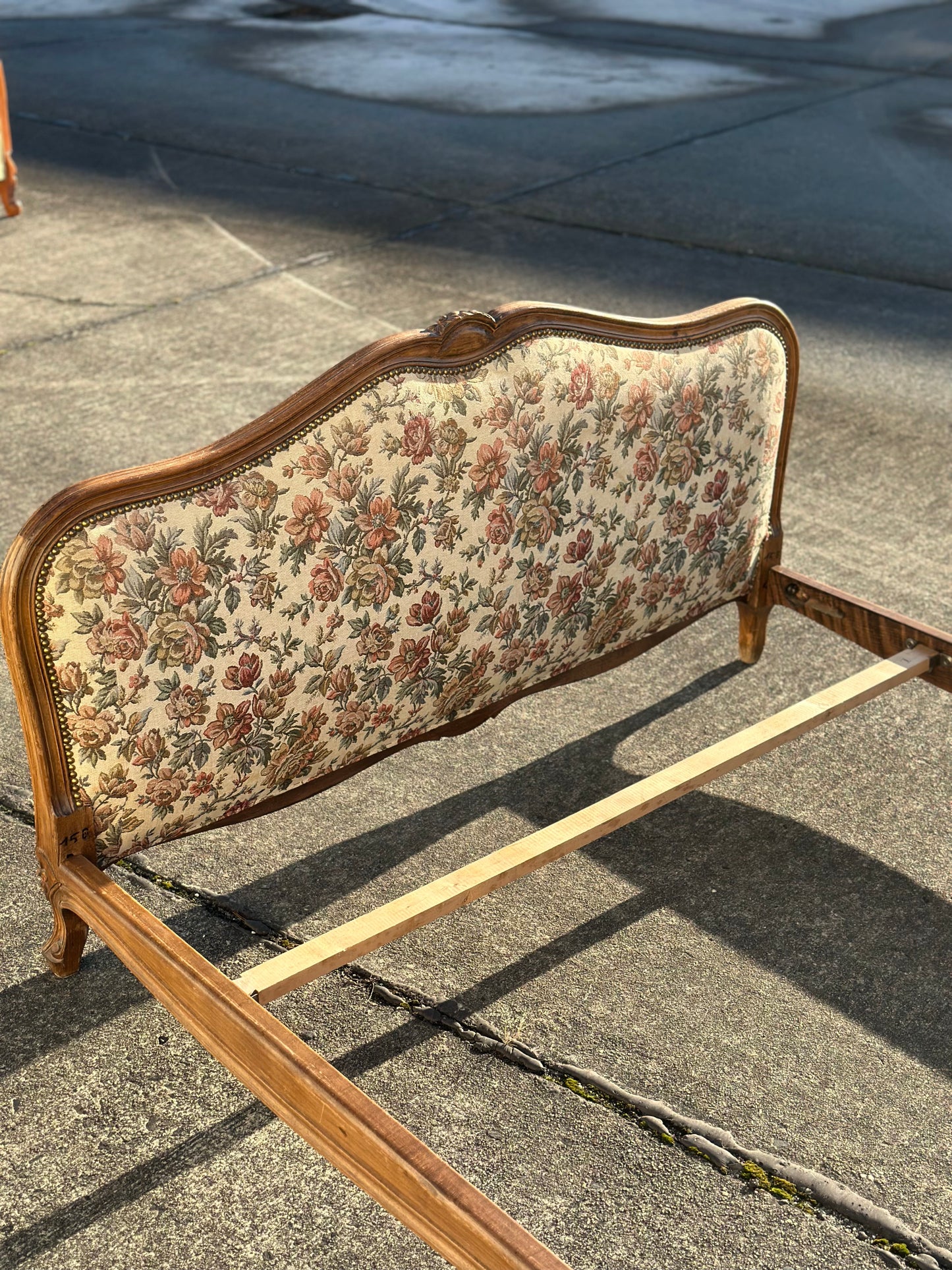 Łóżko tapicerowane w stylu ludwikowskim | Francja, XX w.