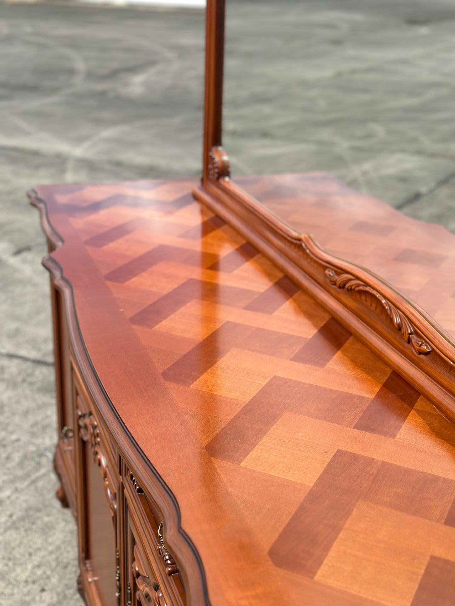 Bufet w stylu ludwikowskim z lustrem | Francja, 1980r.