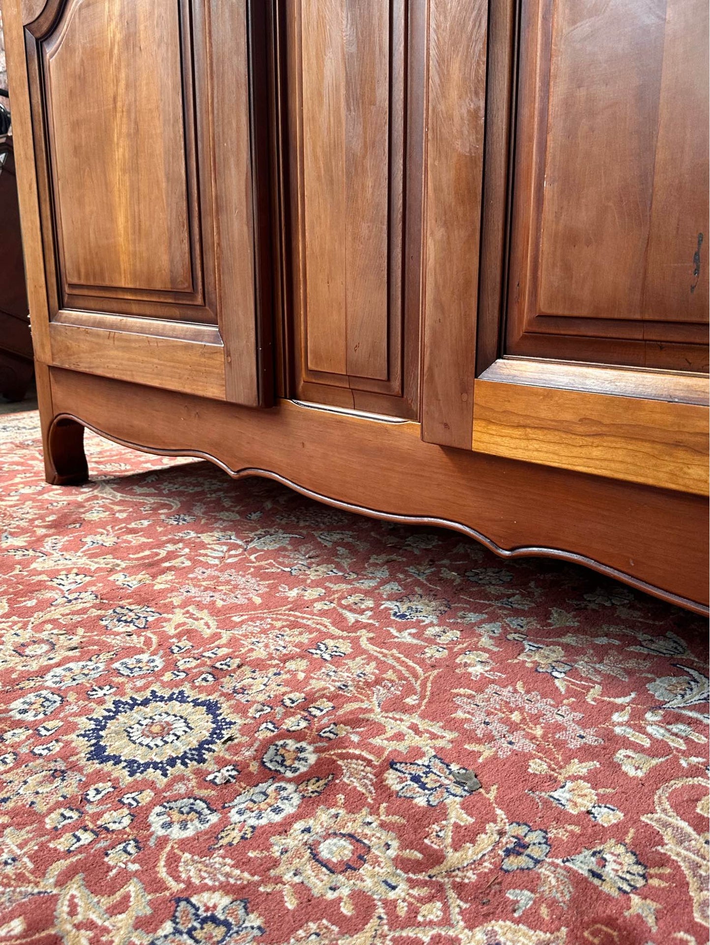 Szafa dwudrzwiowa w stylu ludwikowskim