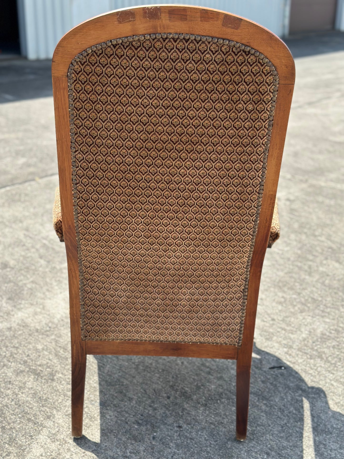 Fotel w stylu ludwikowskim z drewna orzechowego | Francja, XX w.