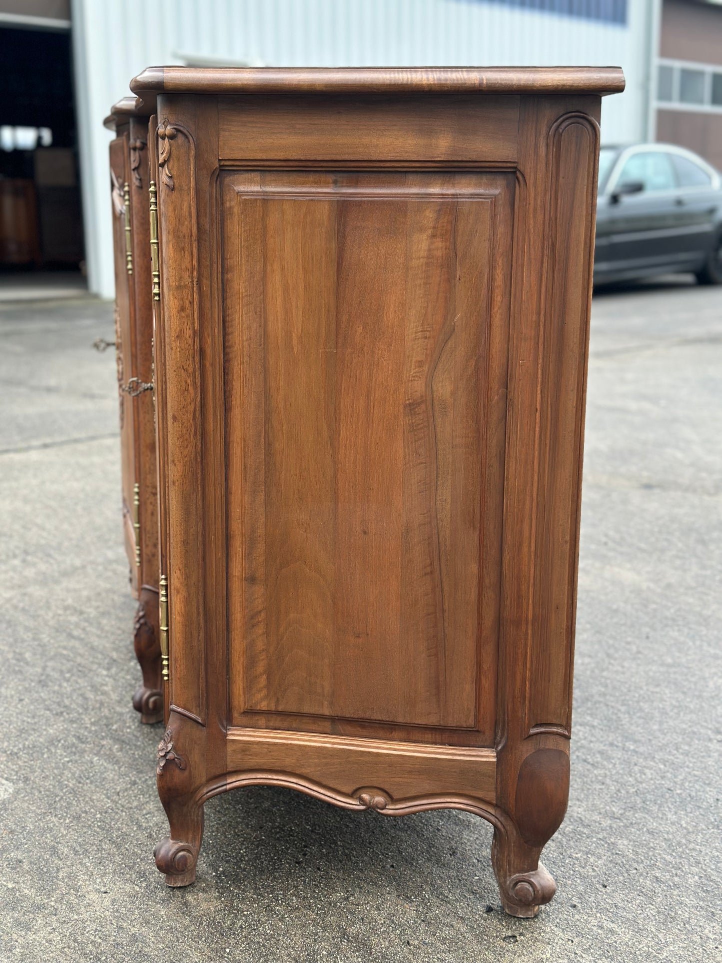 Orzechowy bufet w stylu ludwikowskim | Francja, XX w.