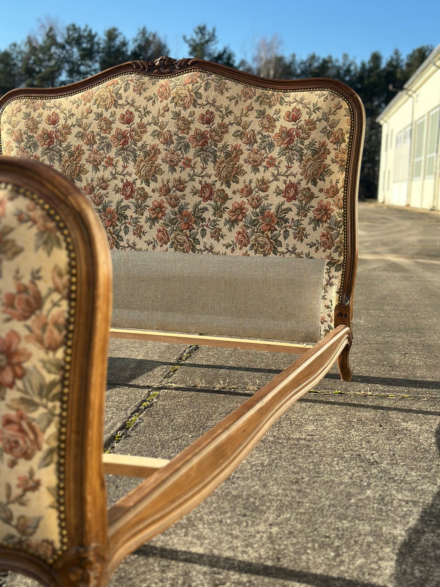 Łóżko tapicerowane w stylu ludwikowskim | Francja, XX w.