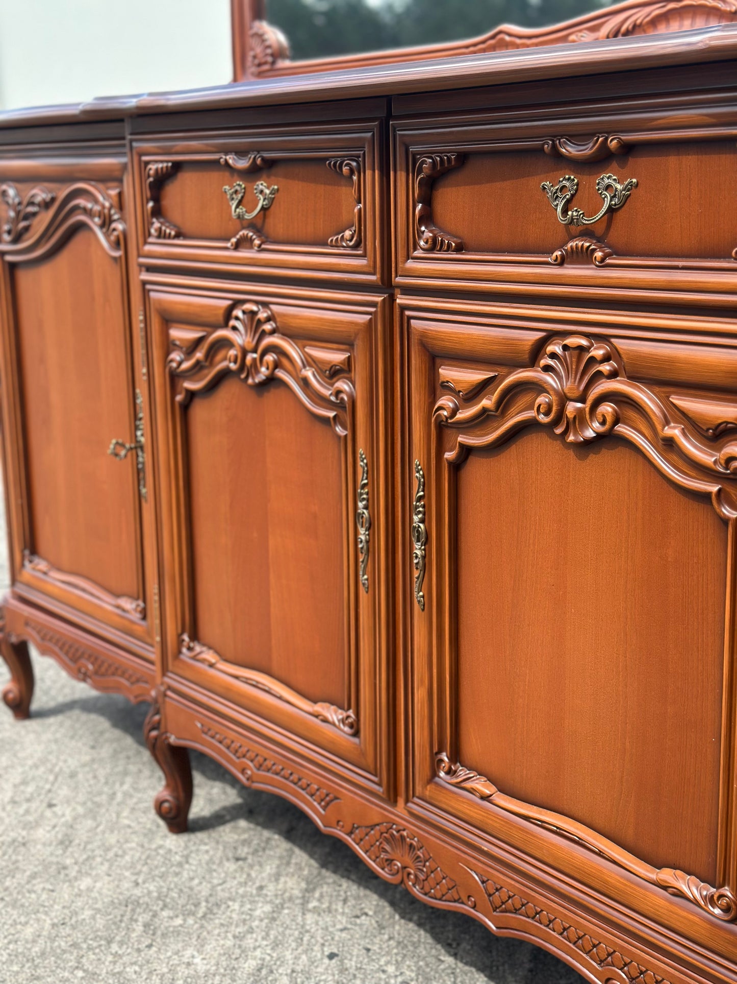 Bufet w stylu ludwikowskim z lustrem | Francja, 1980r.