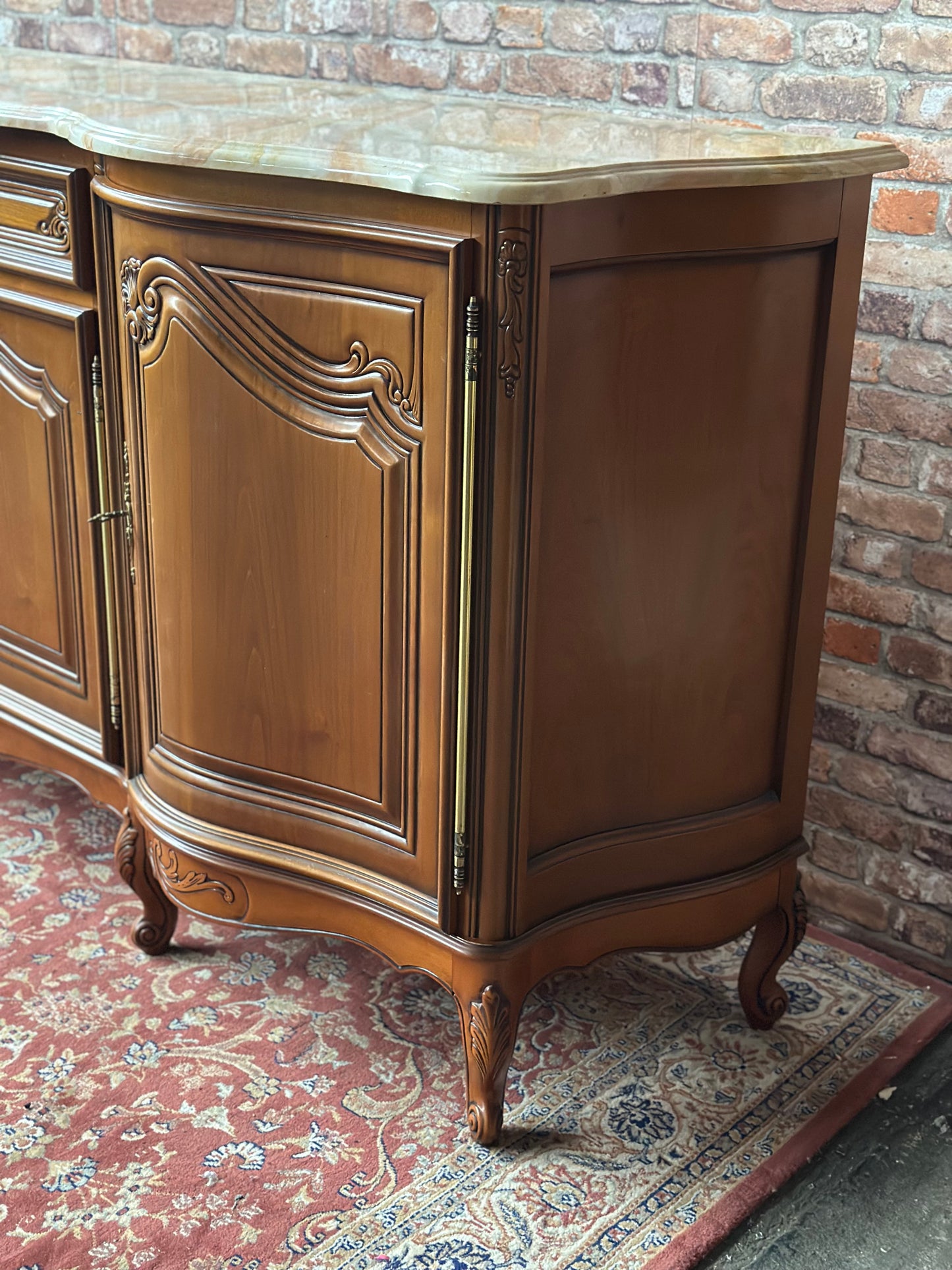 Bufet w stylu ludwikowskim z marmurowym blatem | Francja, XX w.