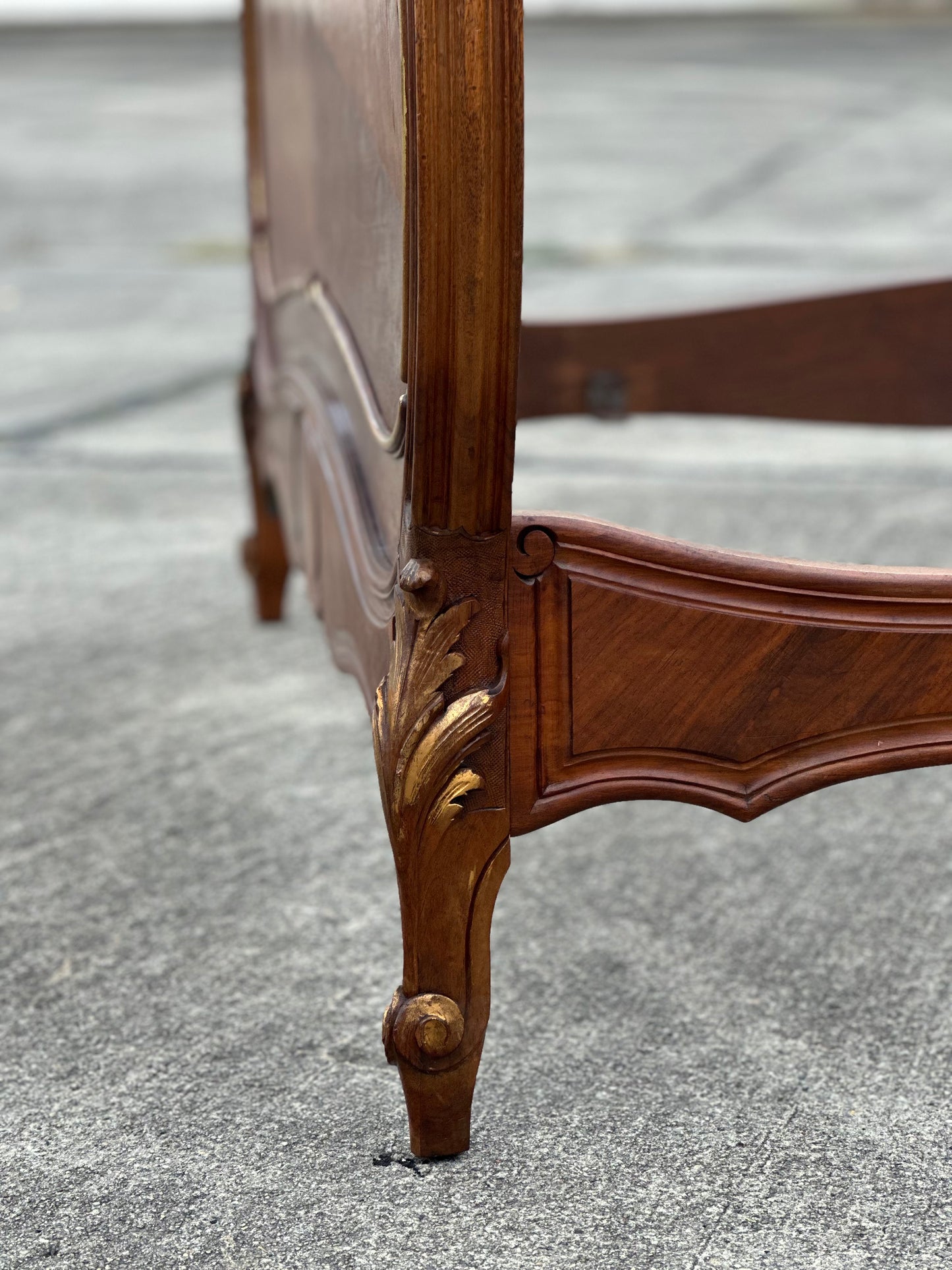 Łóżko rocaille, styl ludwikowski | Francja, XX w.