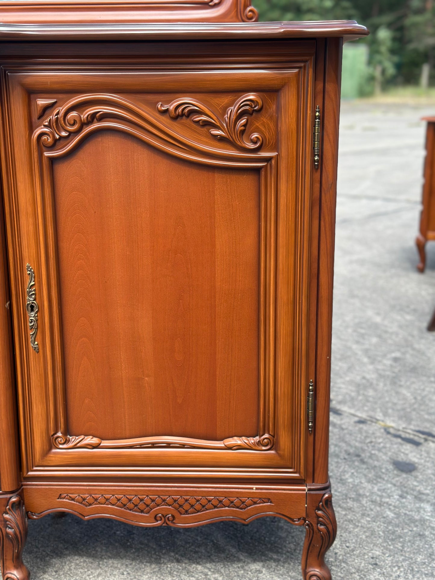 Bufet w stylu ludwikowskim z lustrem | Francja, 1980r.