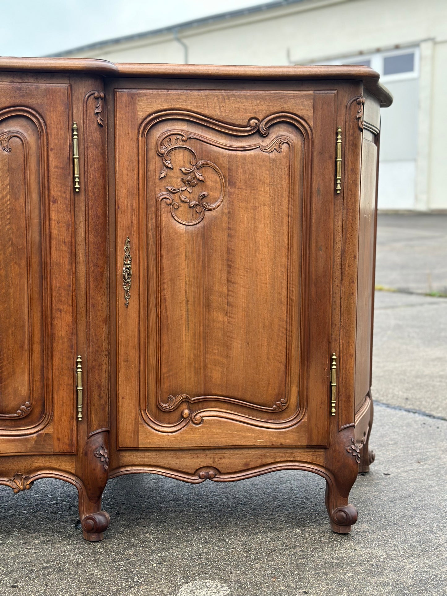 Orzechowy bufet w stylu ludwikowskim | Francja, XX w.