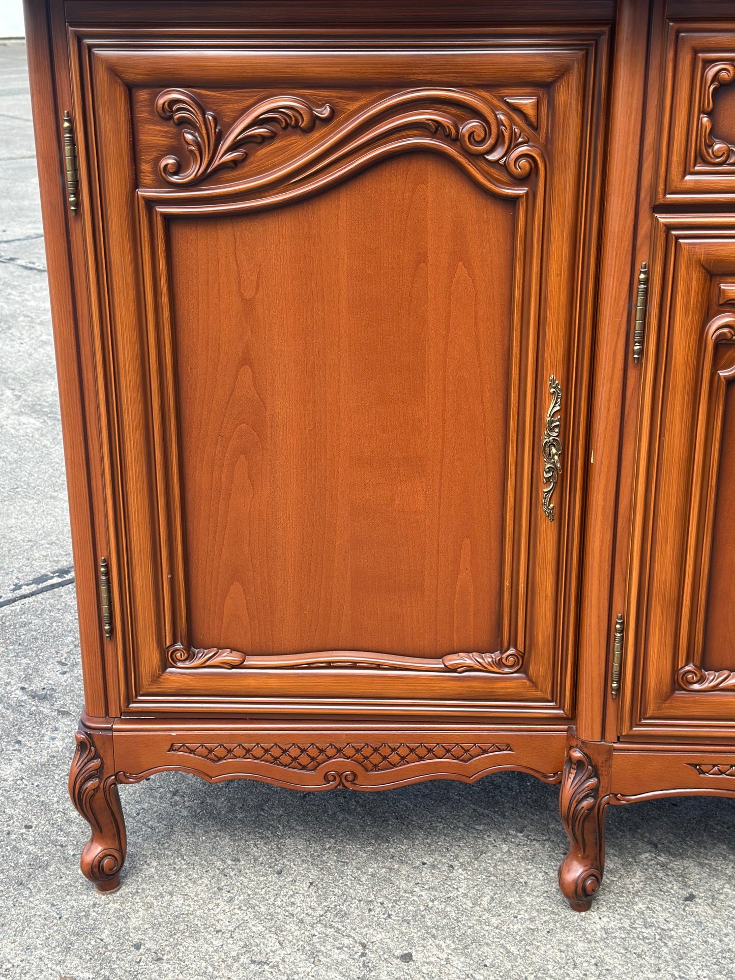 Bufet w stylu ludwikowskim z lustrem | Francja, 1980r.