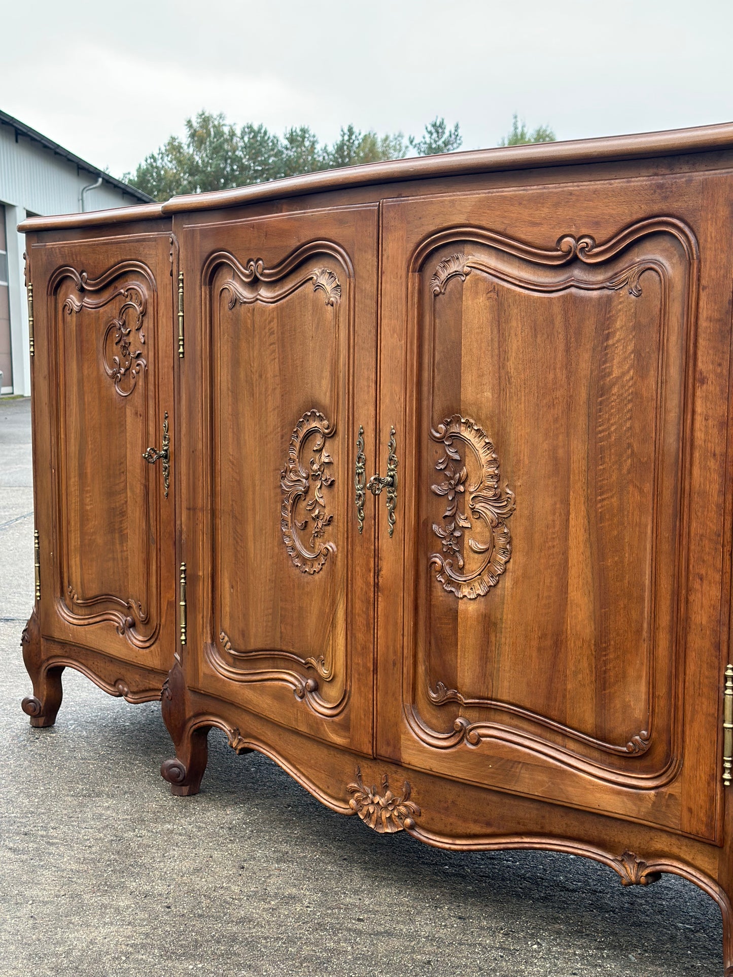 Orzechowy bufet w stylu ludwikowskim | Francja, XX w.