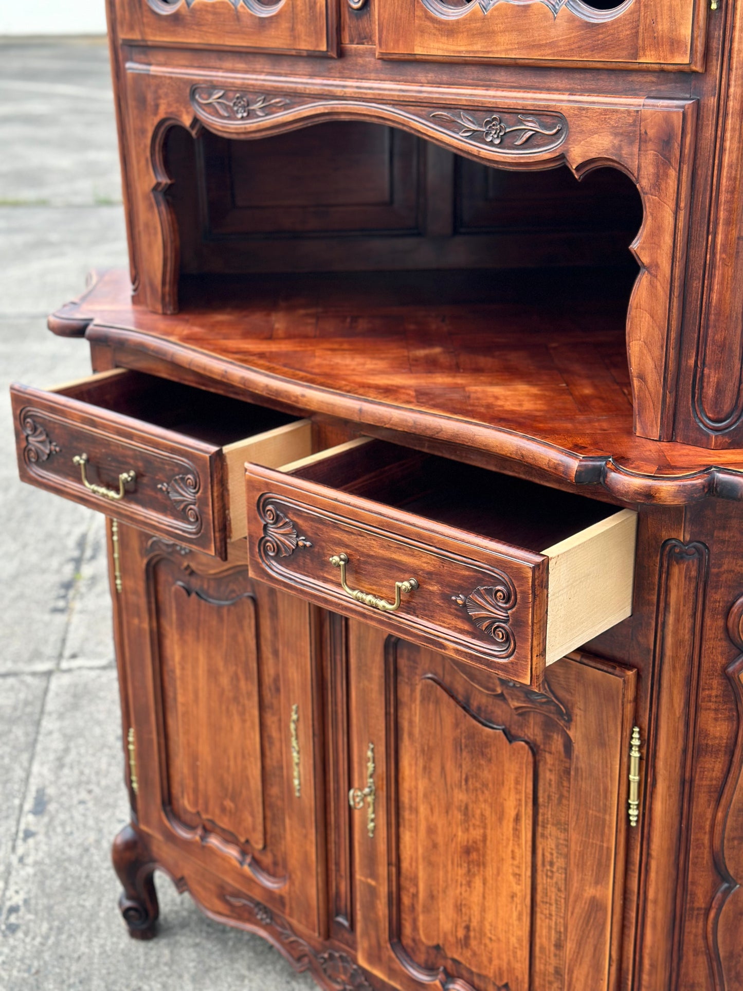 Kredens narożny w stylu ludwikowskim | Francja XX w.