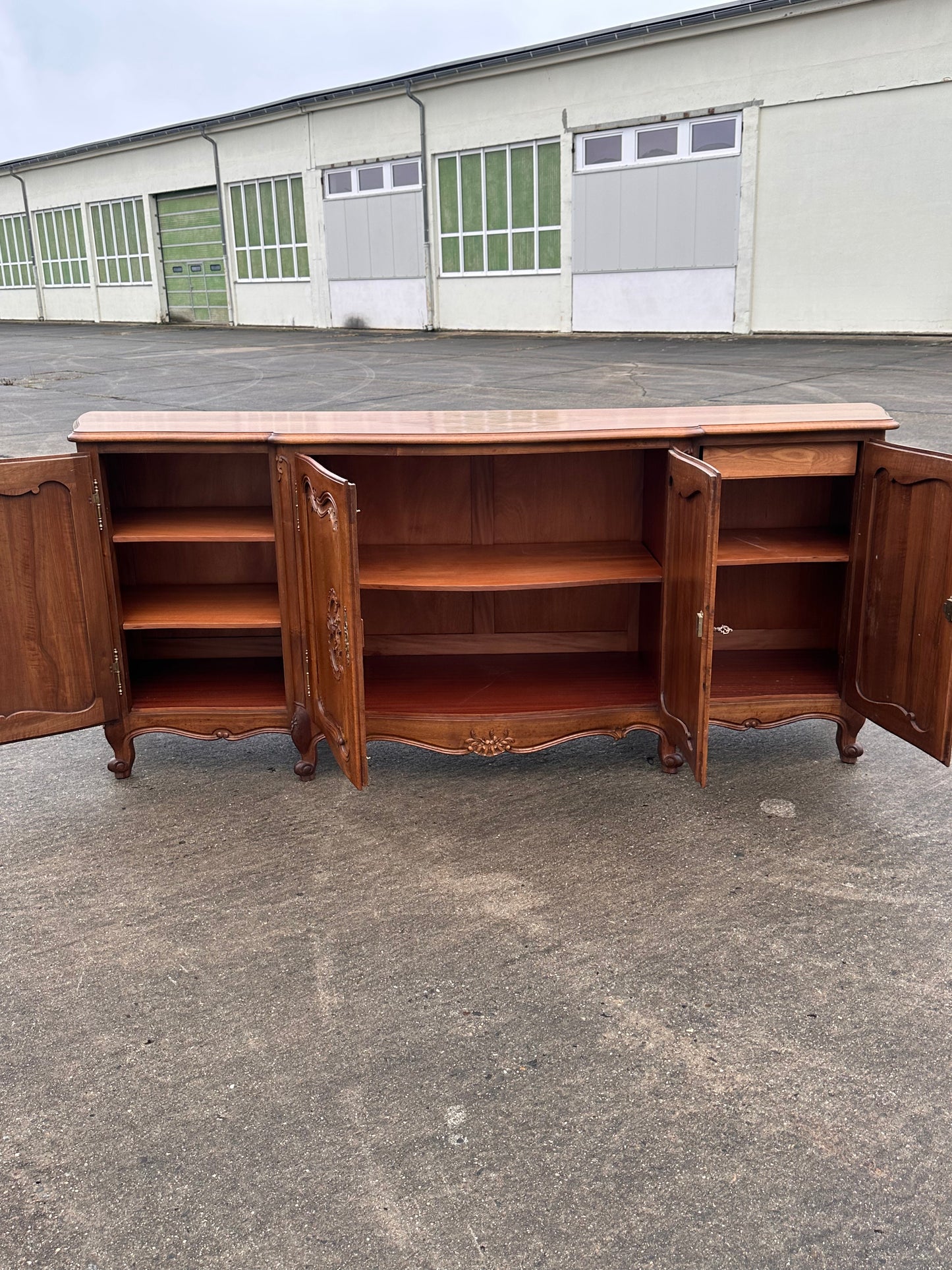 Orzechowy bufet w stylu ludwikowskim | Francja, XX w.