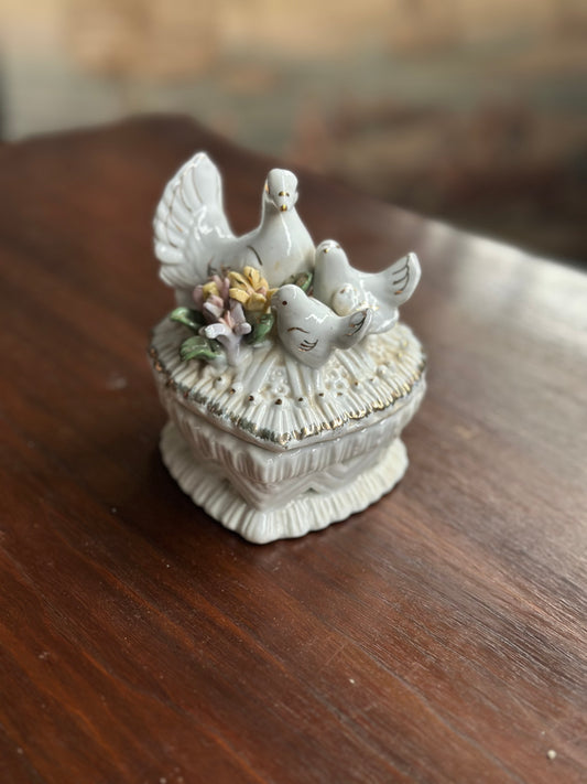 Szkatułka Vintage Francja Gołębie i Serce - Porcelana Kolekcjonerska