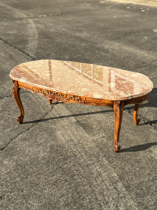 Stolik kawowy w stylu ludwikowskim z marmurowym blatem | Francja, XX w.