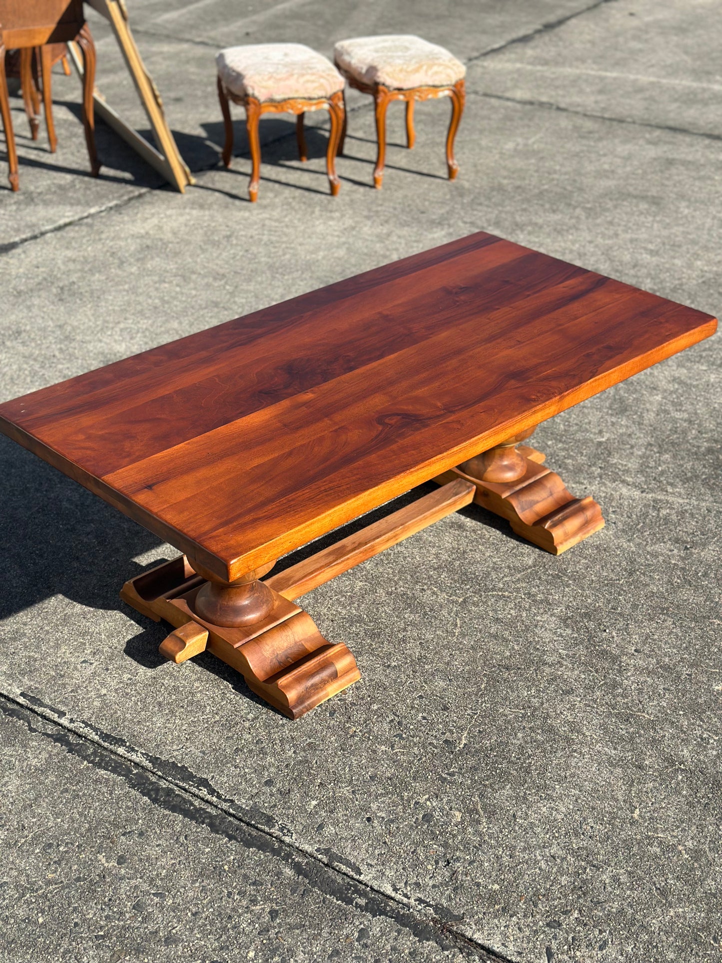 Masywny Stolik Kawowy z Litego Drewna | Styl Rustykalny, Francja, XX w.