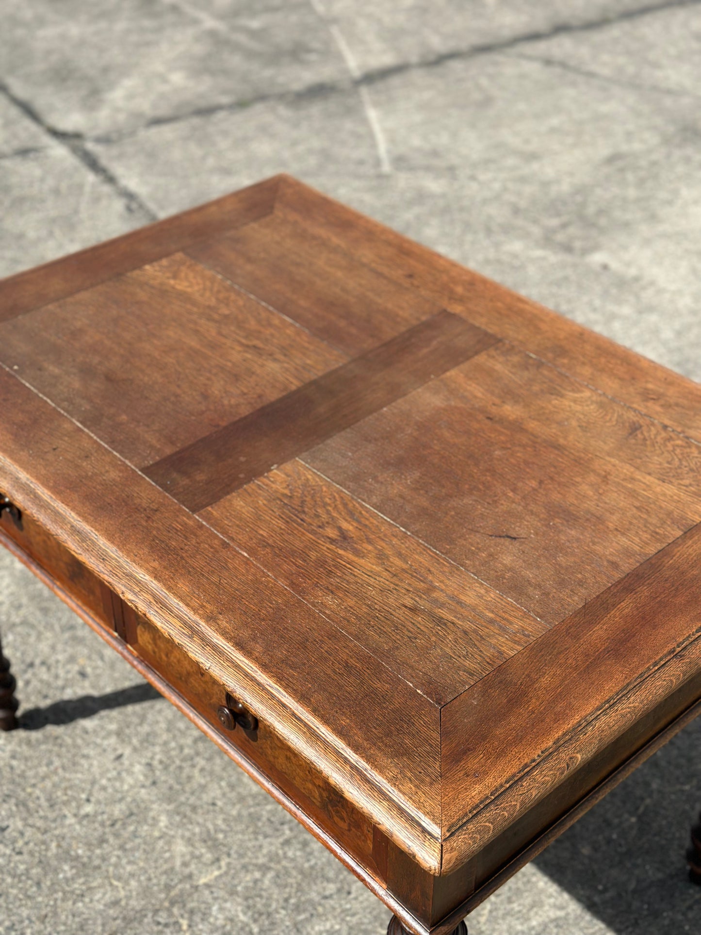 Antyczne biurko z czeczotą orzechową | Drewno orzechowe, Francja, XX w.