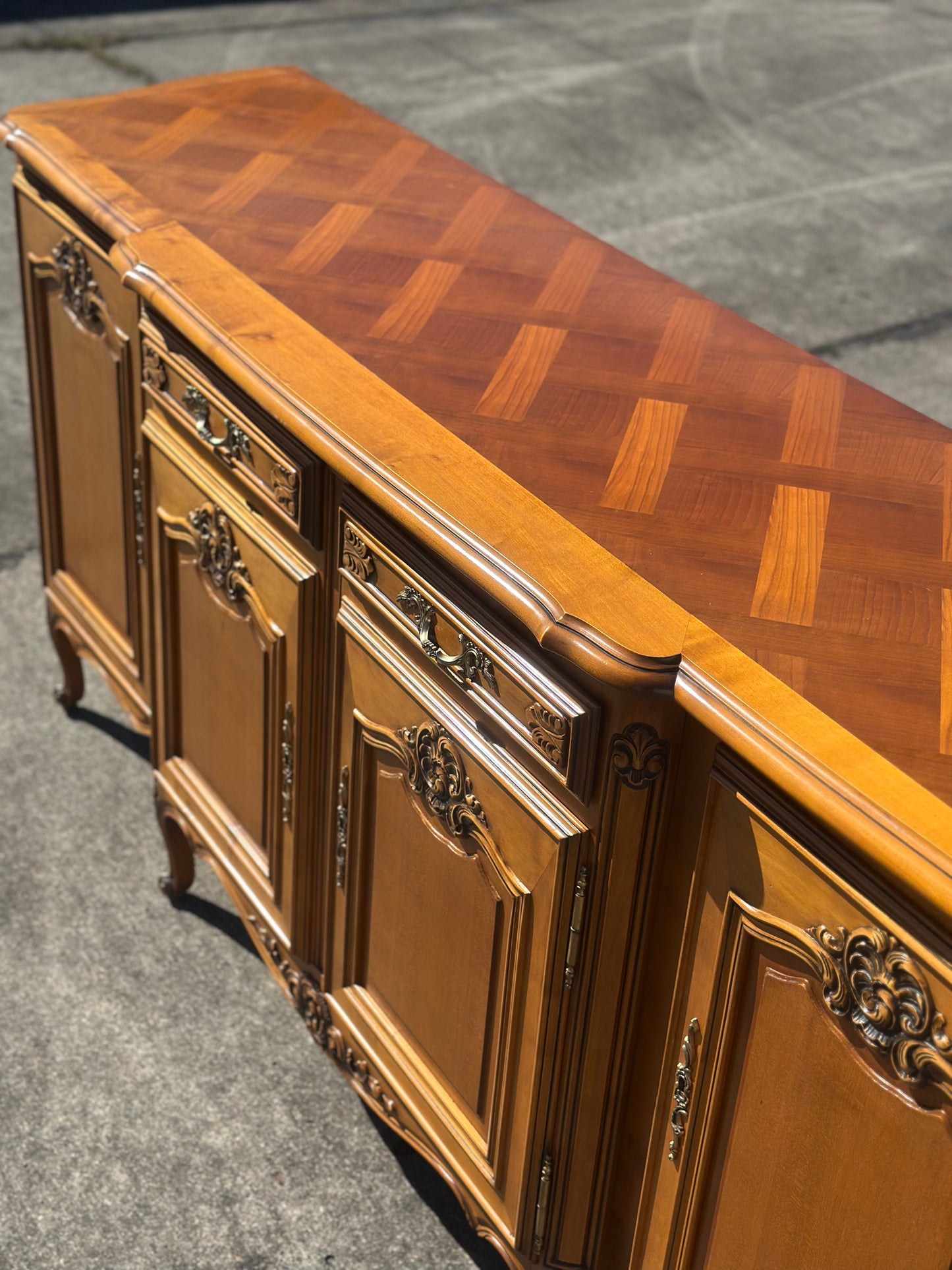 Antyczny bufet dębowy w stylu Ludwika XV | Francja, XX w.