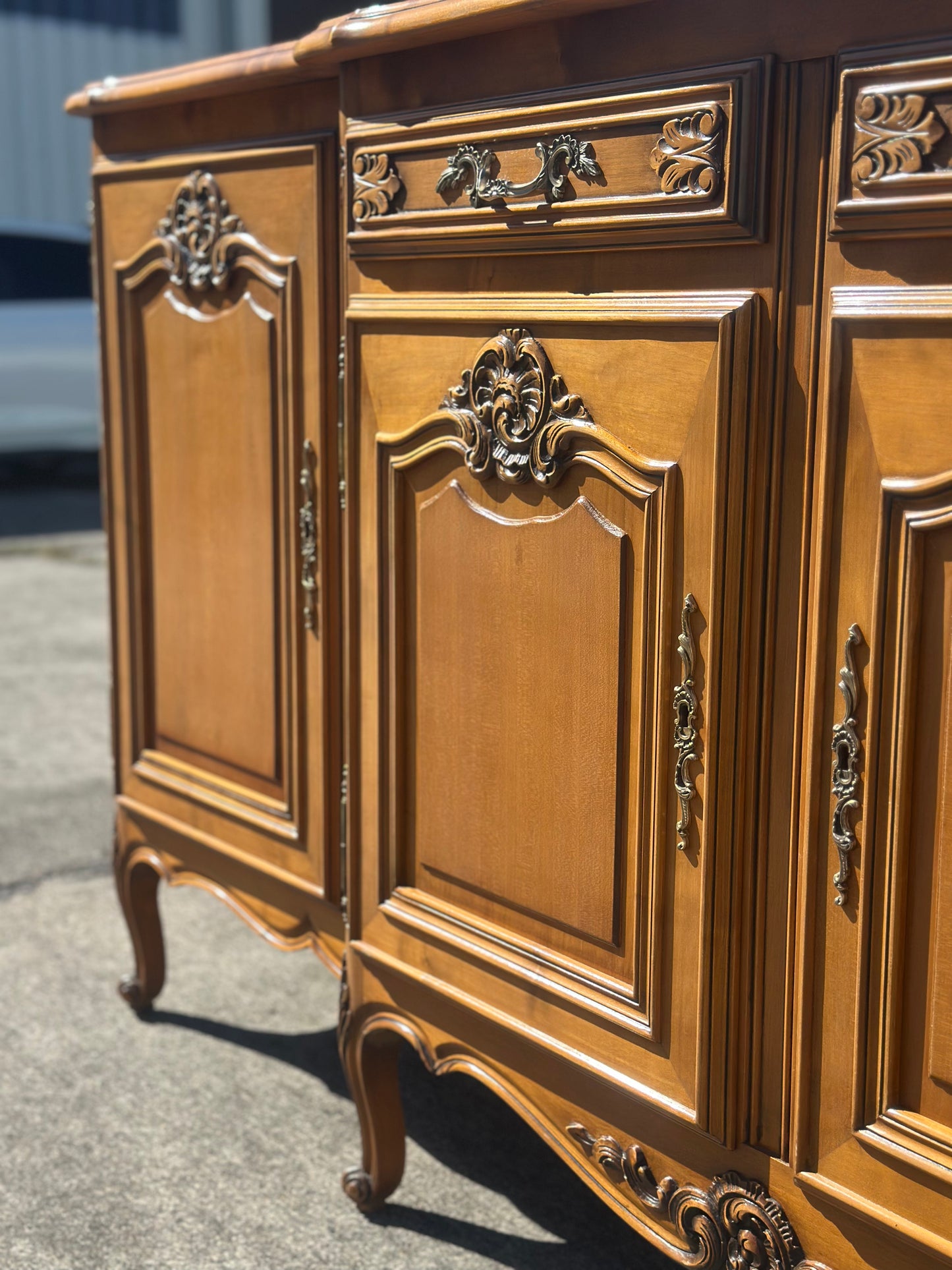 Antyczny bufet dębowy w stylu Ludwika XV | Francja, XX w.