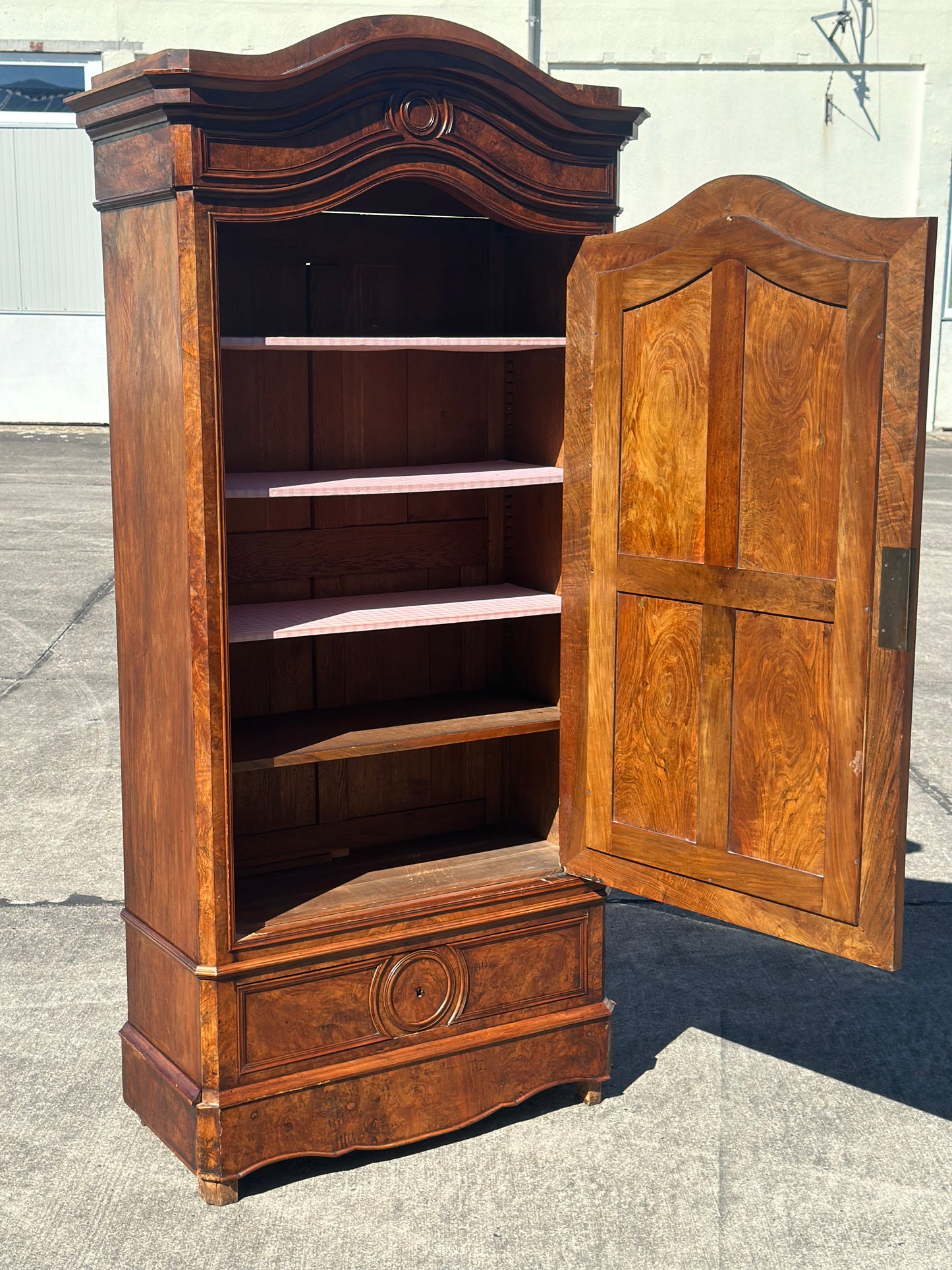 Antyczna szafa z czeczoty orzechowej | Fazowane lustro, styl ludwikowski, Francja XX w.