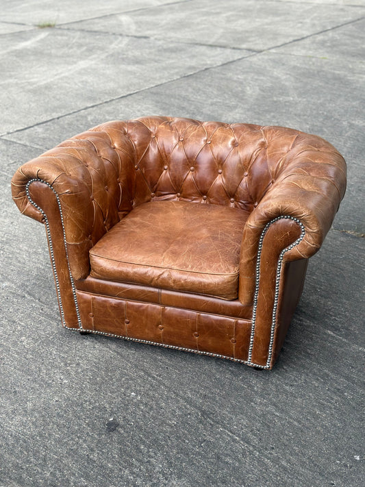 Fotel skórzany Chesterfield – Klasyczny uszak klubowy, brązowy